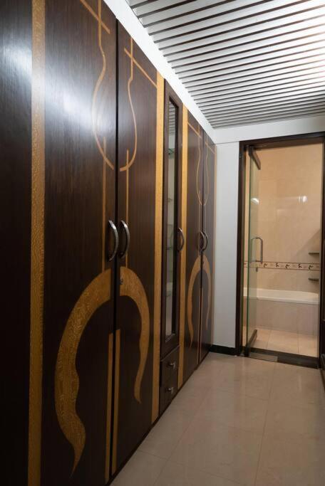 Super Luxury - Near To Karnavati Club Apartment