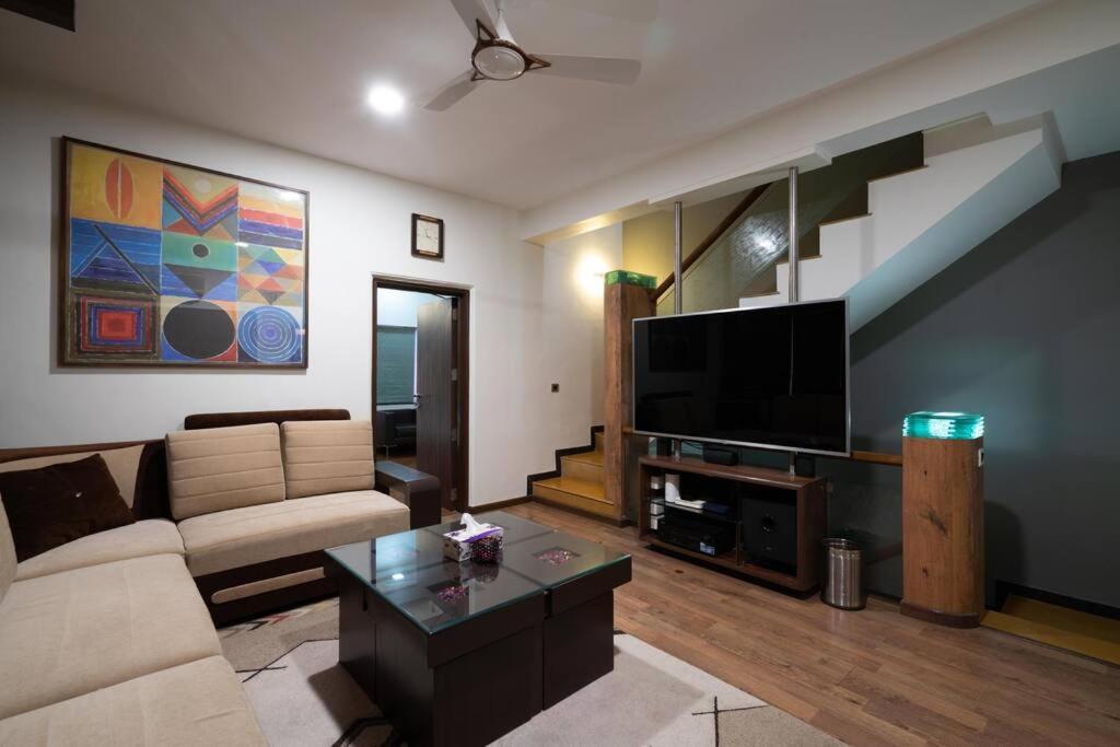 Super Luxury - Near To Karnavati Club * Ahmedabad
