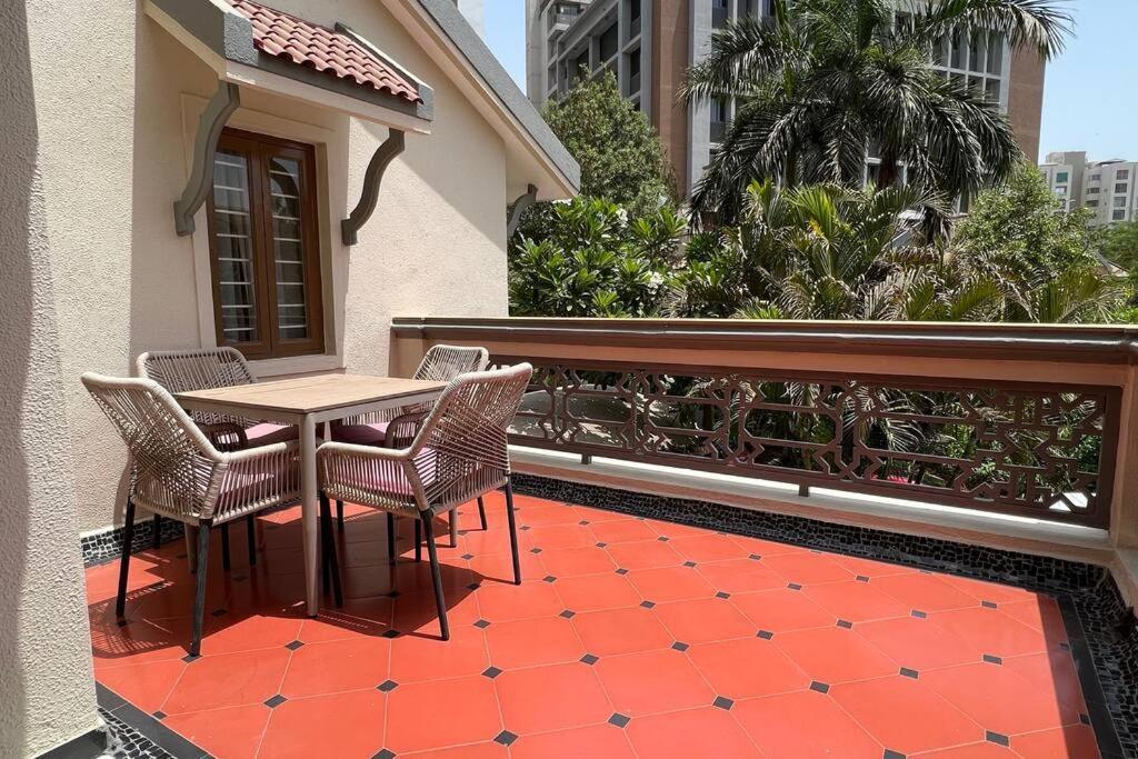 Super Luxury - Near To Karnavati Club *