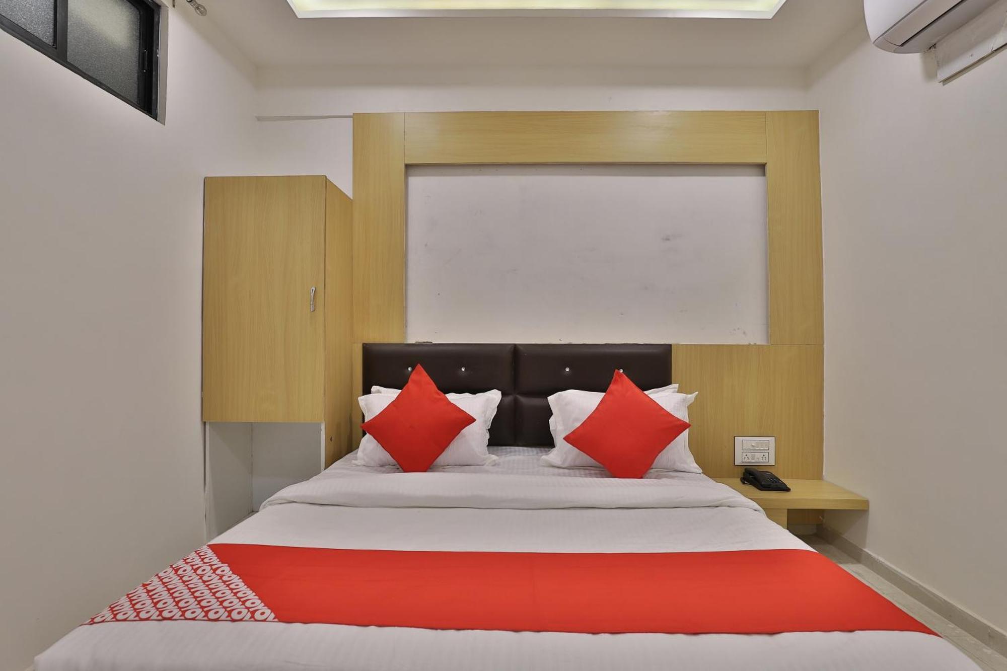 Hotel O Dev Palace Ahmedabad