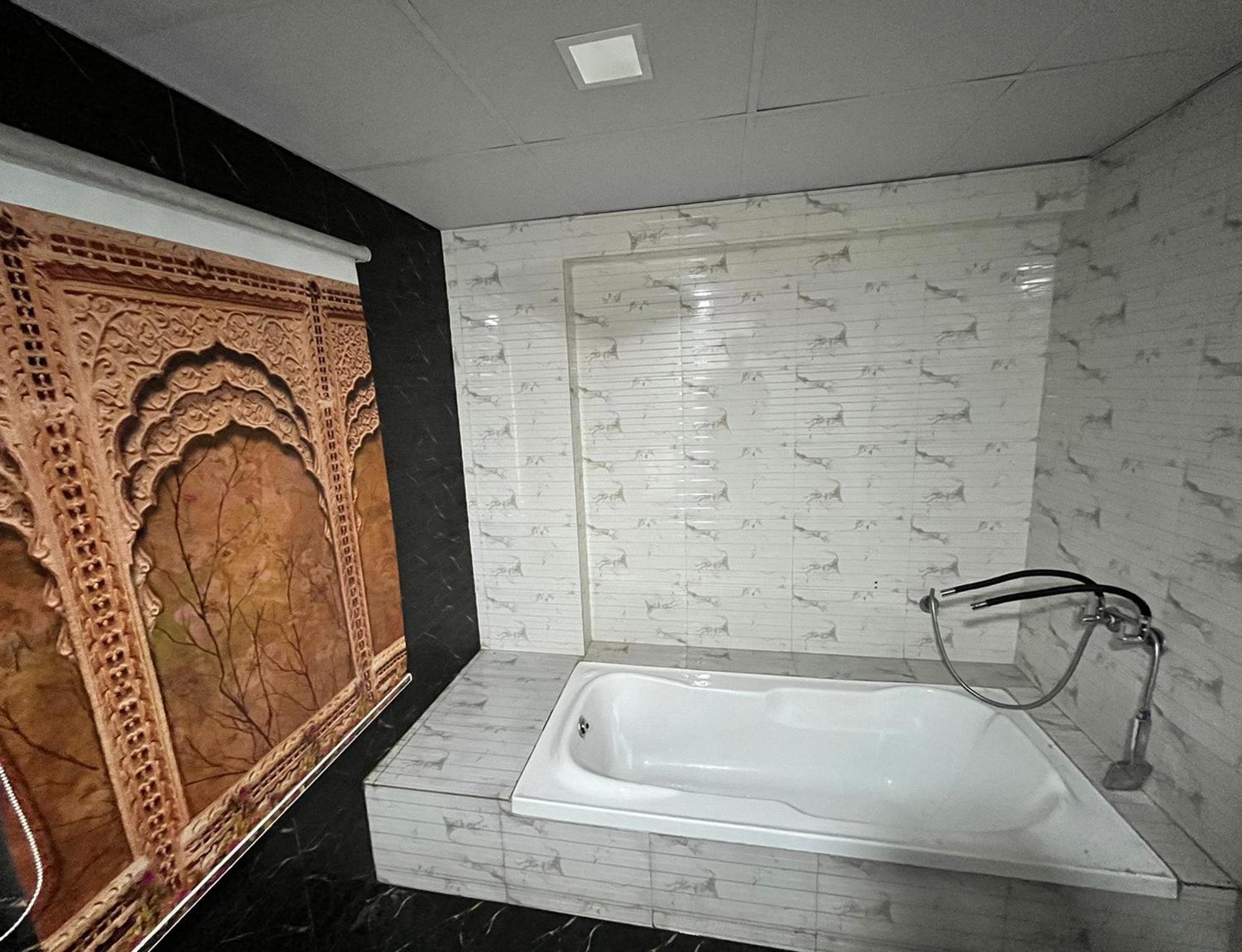 The Grand Near Maninagar Railway Station Hotel 2*