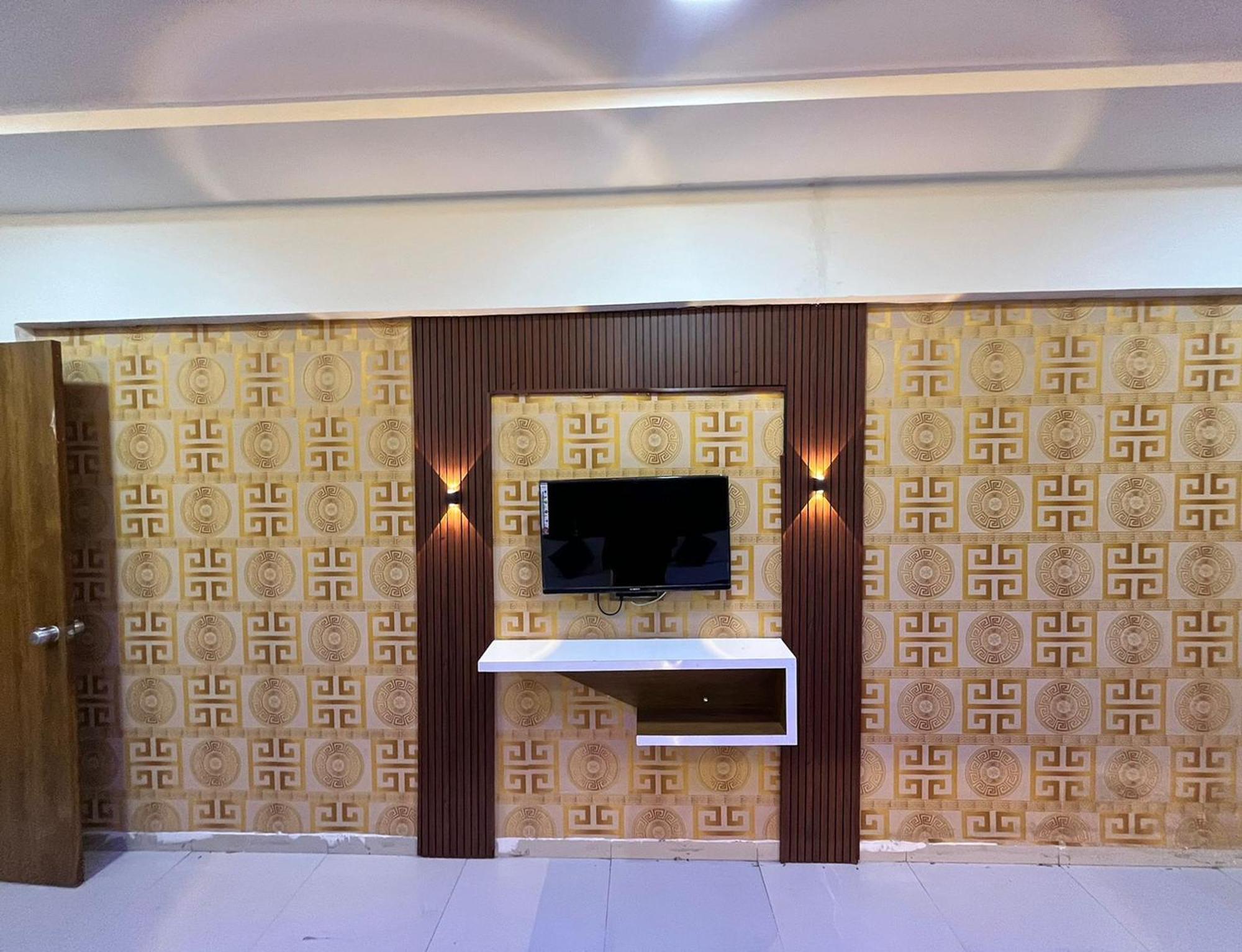 The Grand Near Maninagar Railway Station Hotel