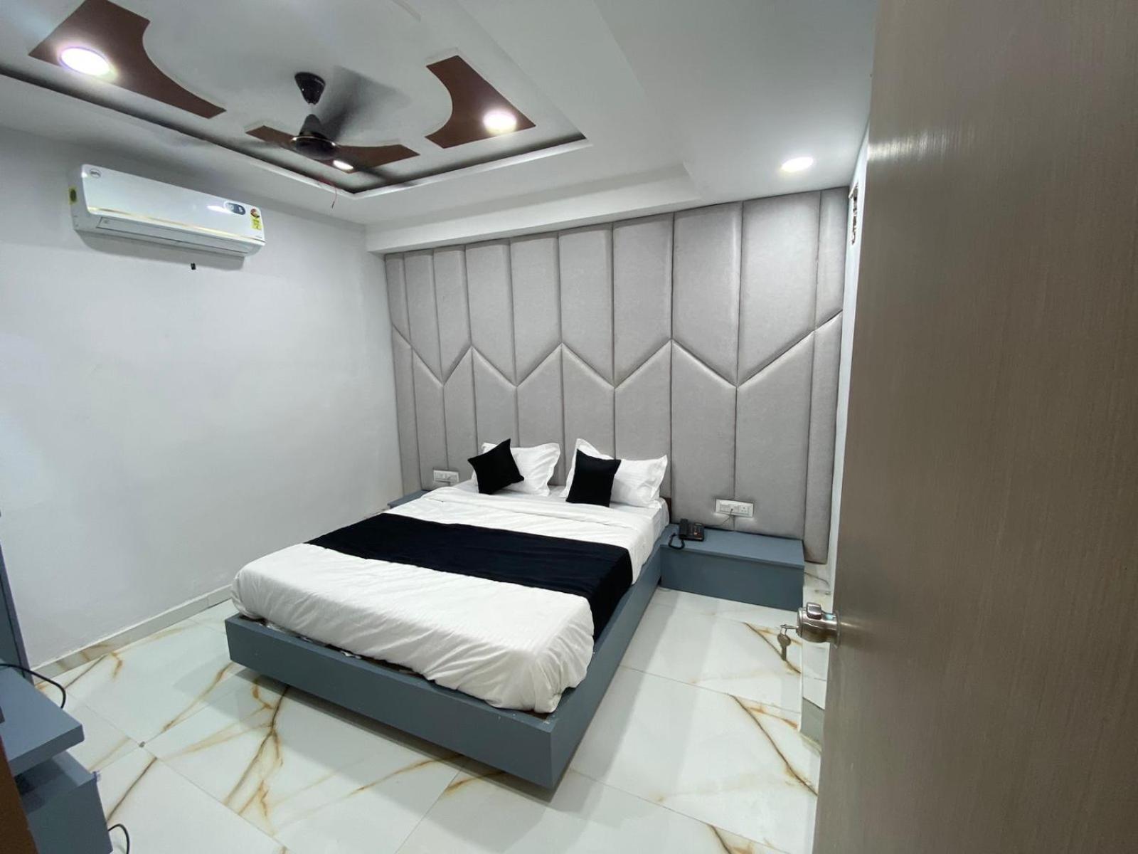 Hira Palace 3*