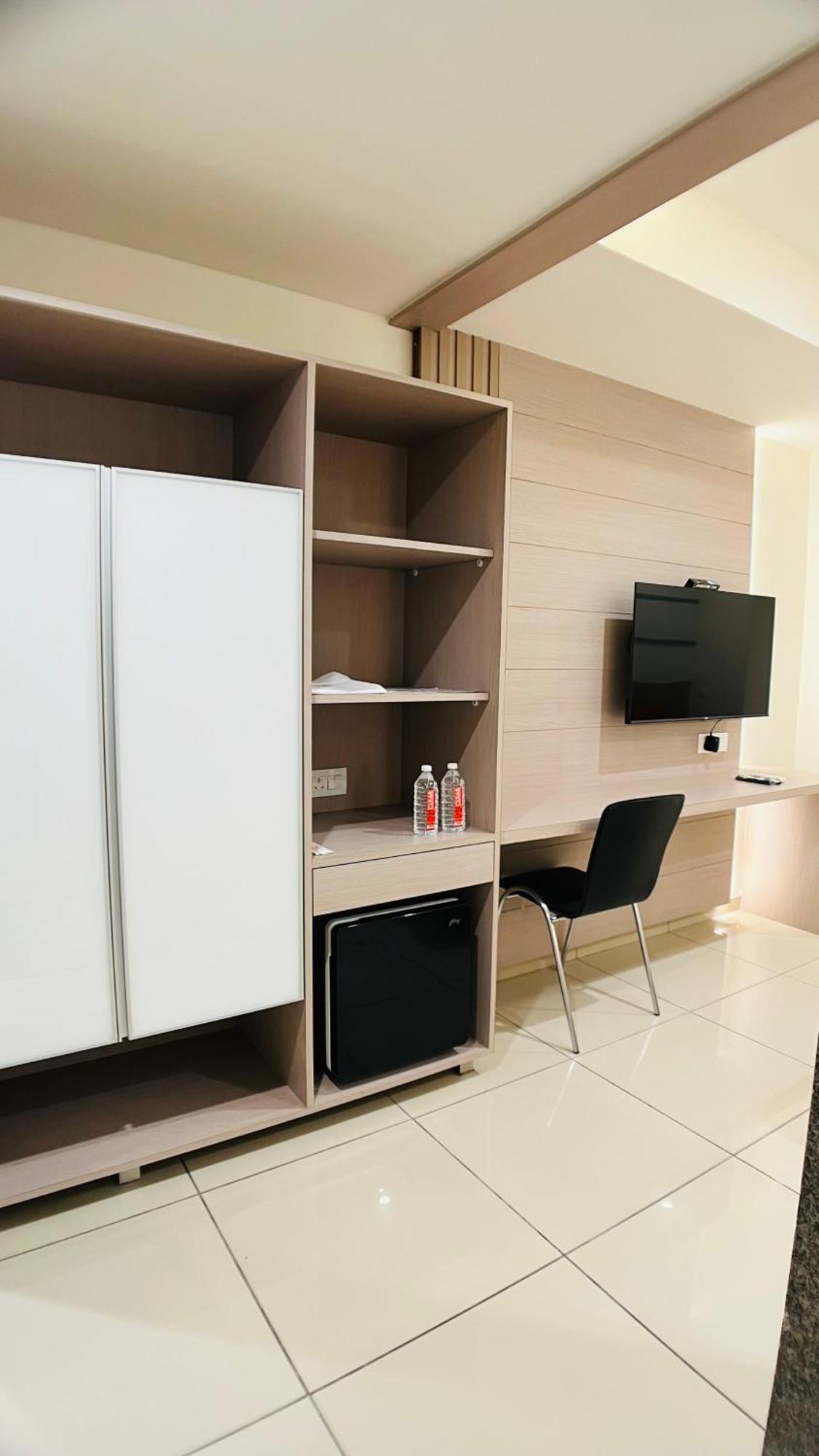 Ashray Express Hotel 3*