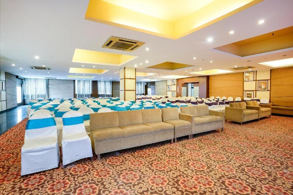The Sky Comfort, Vejalpur 3*