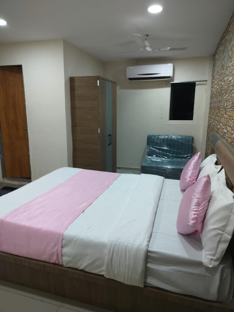 Nr Nayan Residency Hotel