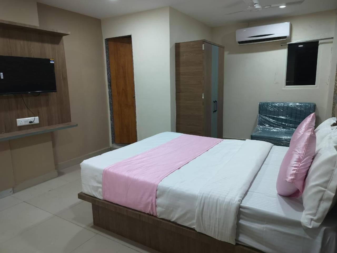 Hotel Nr Nayan Residency 3*