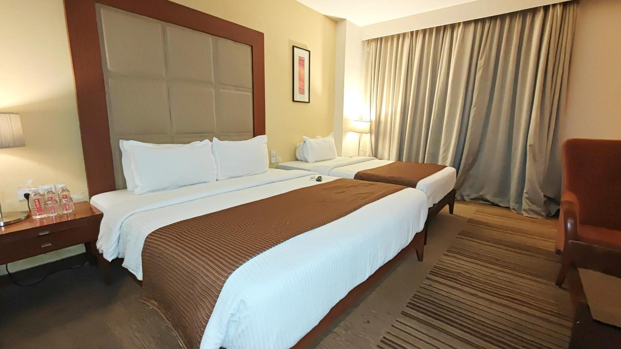 Hotel The Sky Imperial, Thaltej 3*