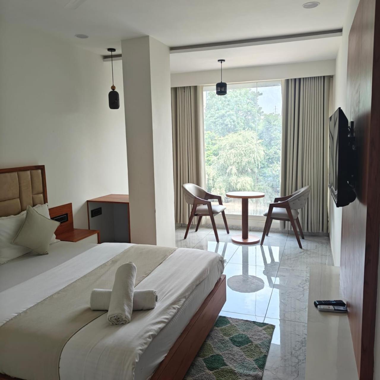 Hotelmaple Tree Hotel Ahmedabad