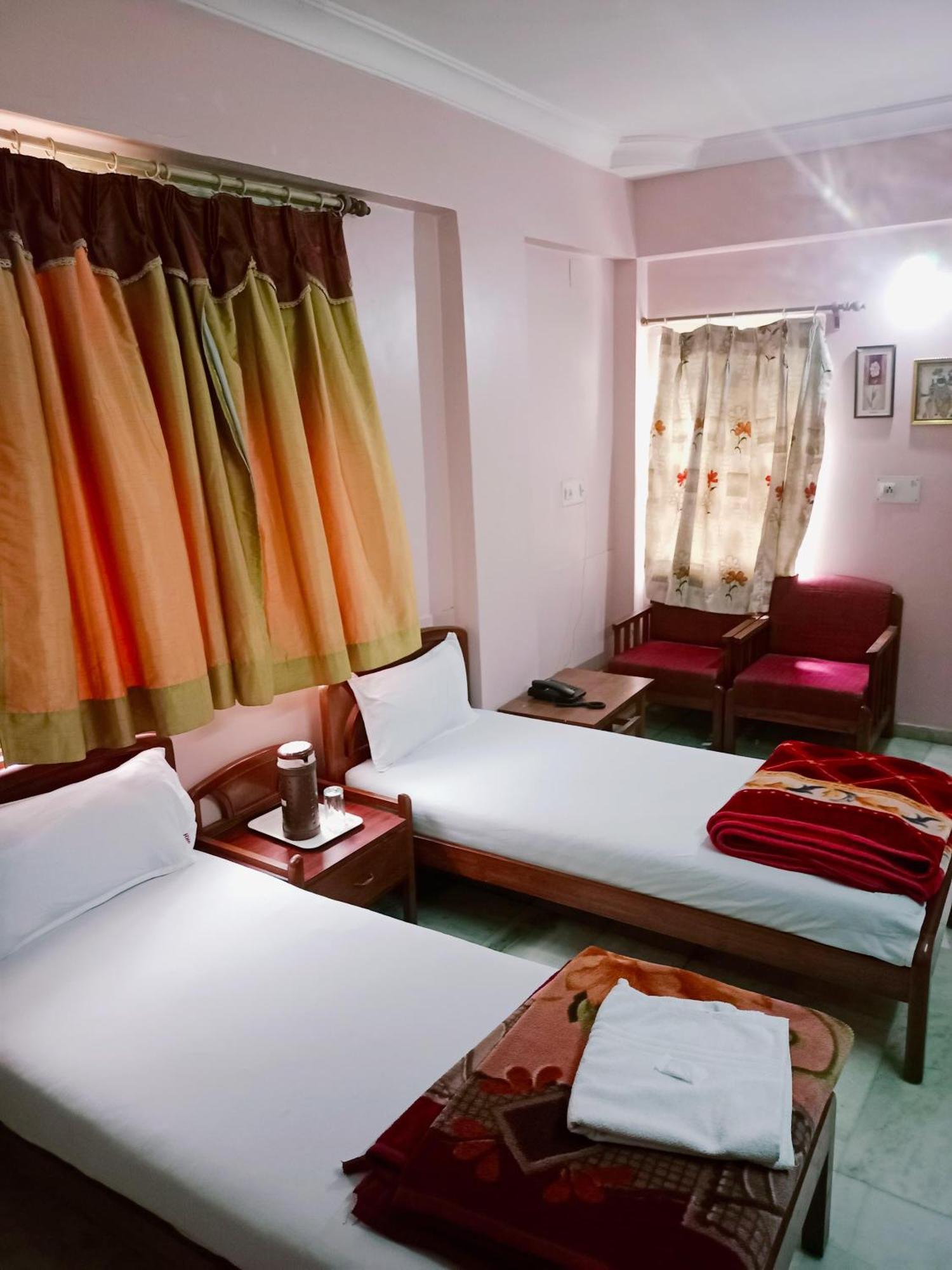 Jai Radhe Hotel 2*