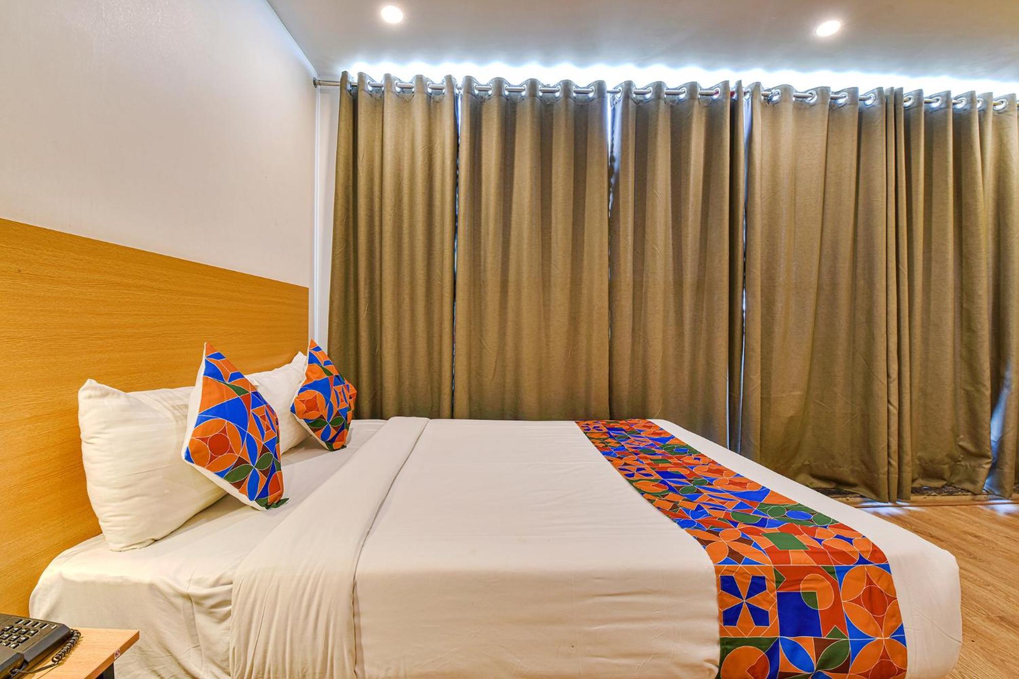 Ny Square Hotel 2*