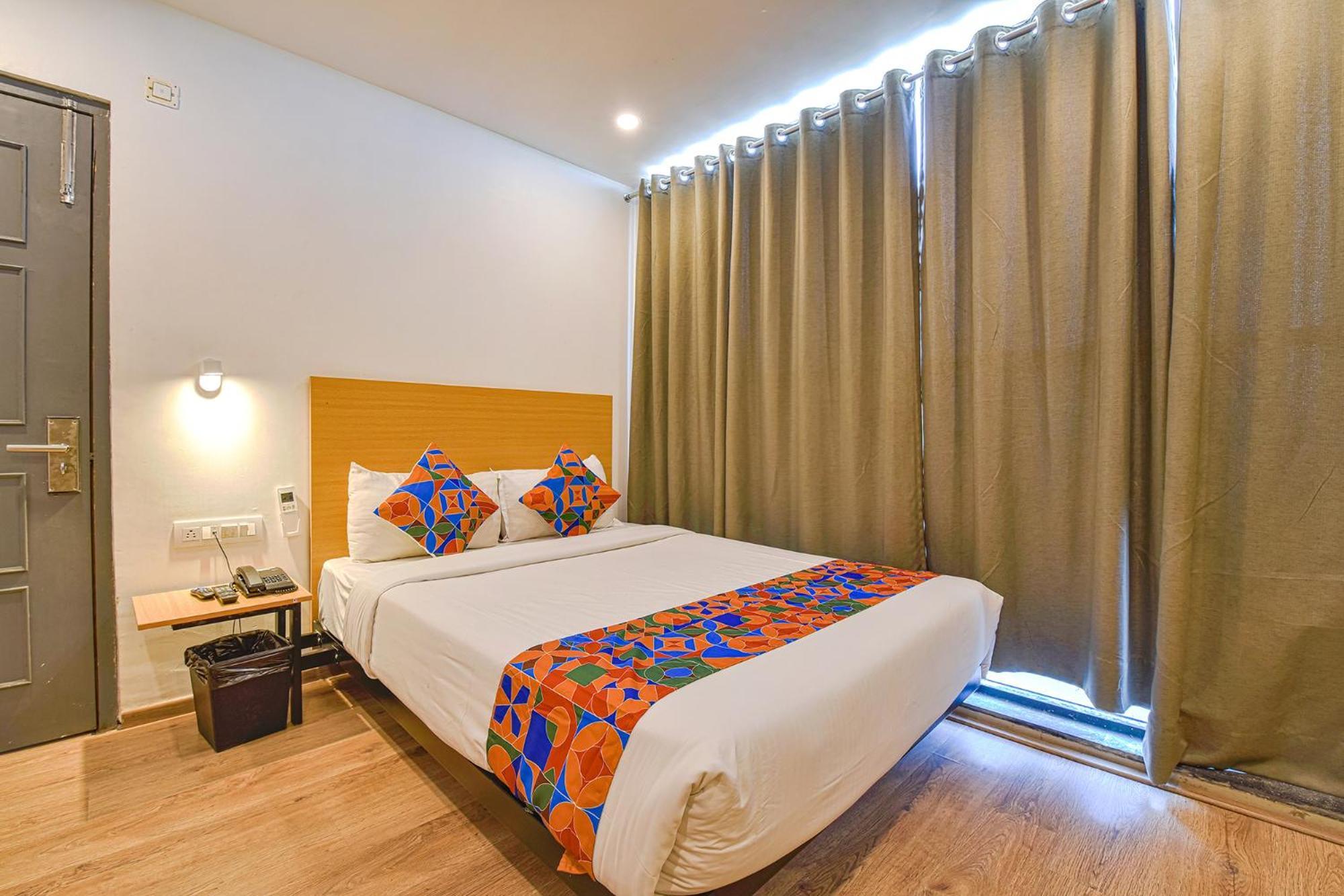 Ny Square Hotel 2*