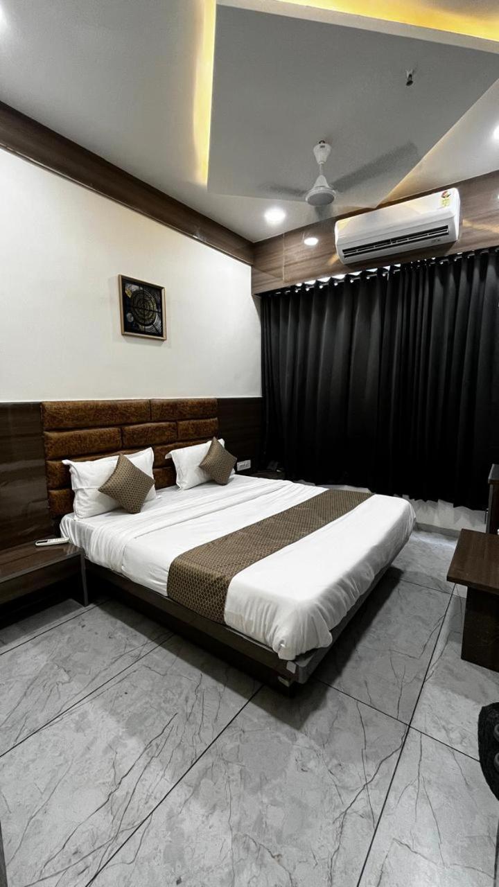 Hotel Bilva Leaf Tree