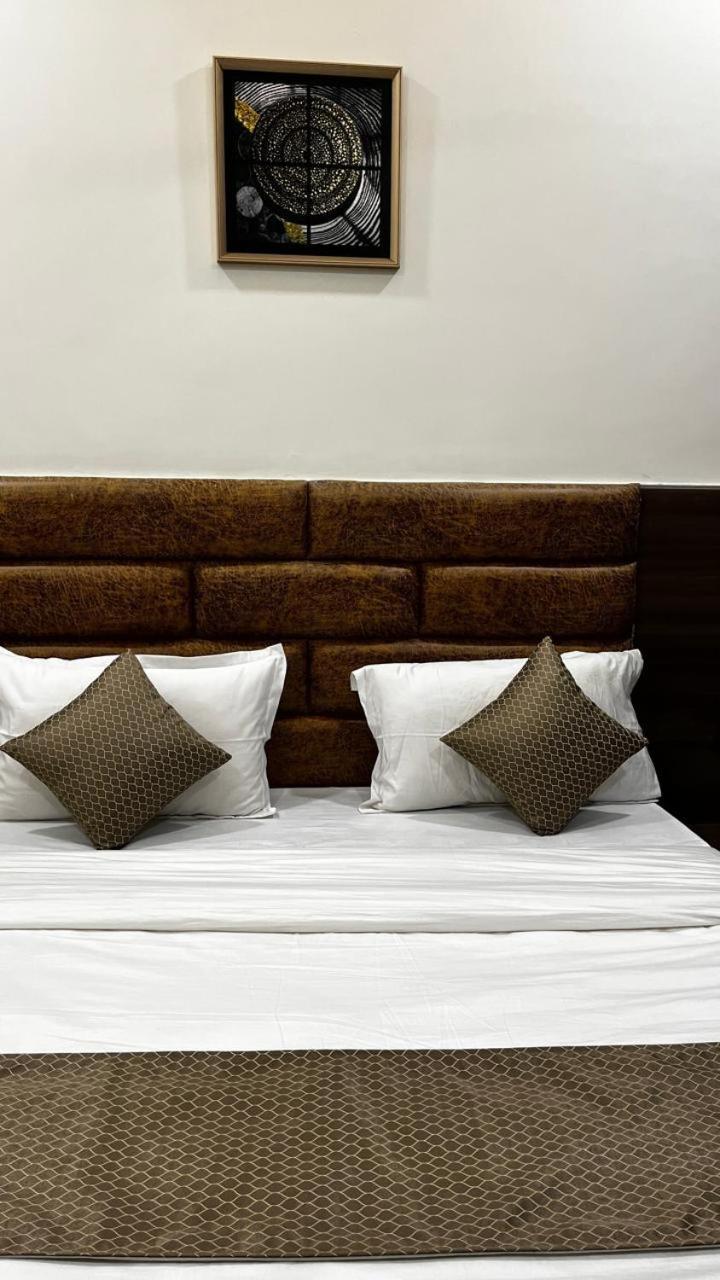 Hotel Bilva Leaf Tree Ahmedabad