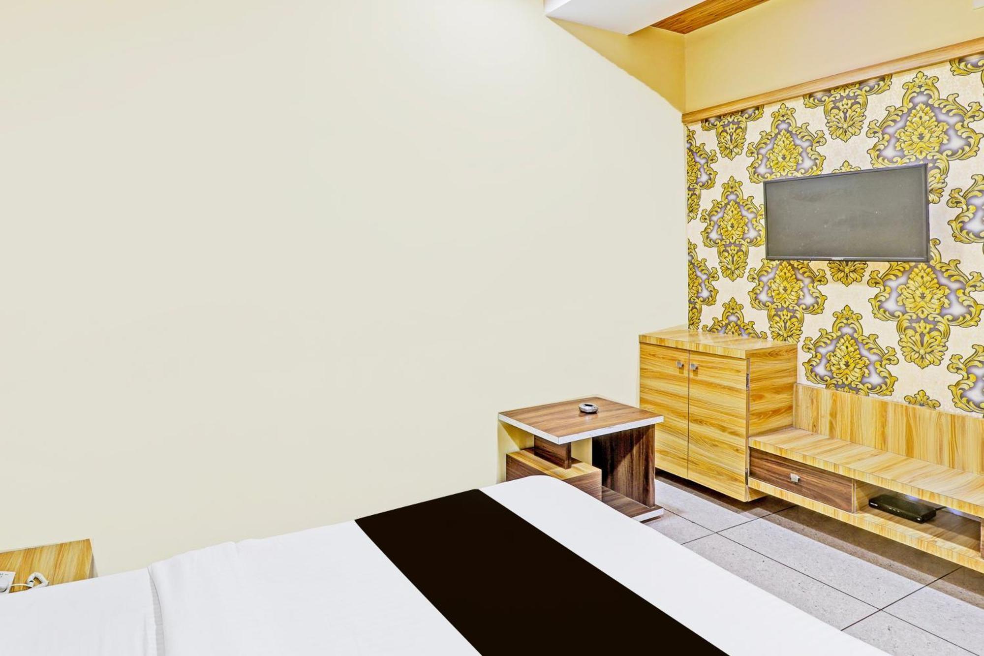 Hotel O 82825 Yuvraj 3*