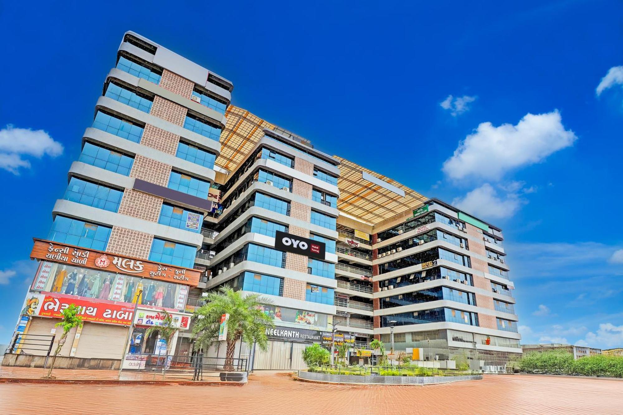 O 82825 Yuvraj Hotel
