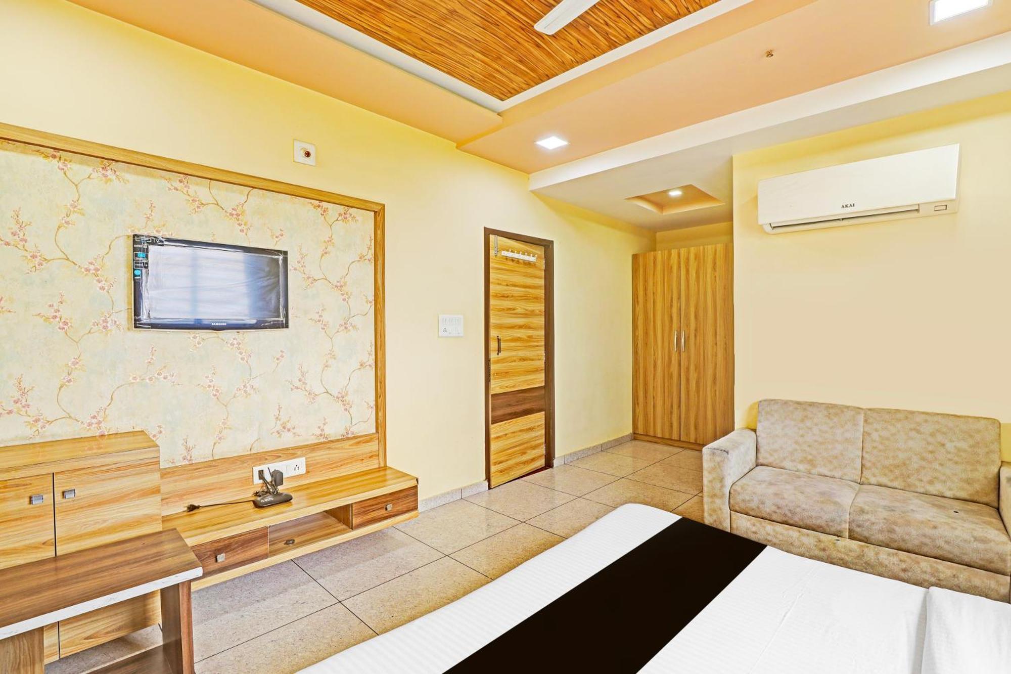 Hotel O 82825 Yuvraj 3*