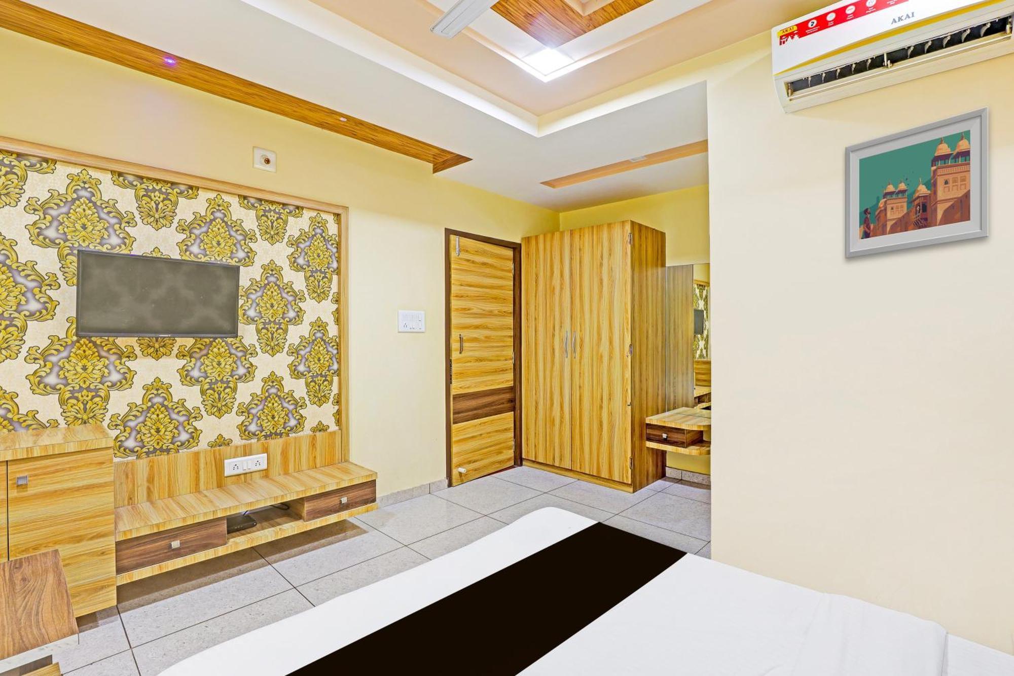 Hotel O 82825 Yuvraj 3*