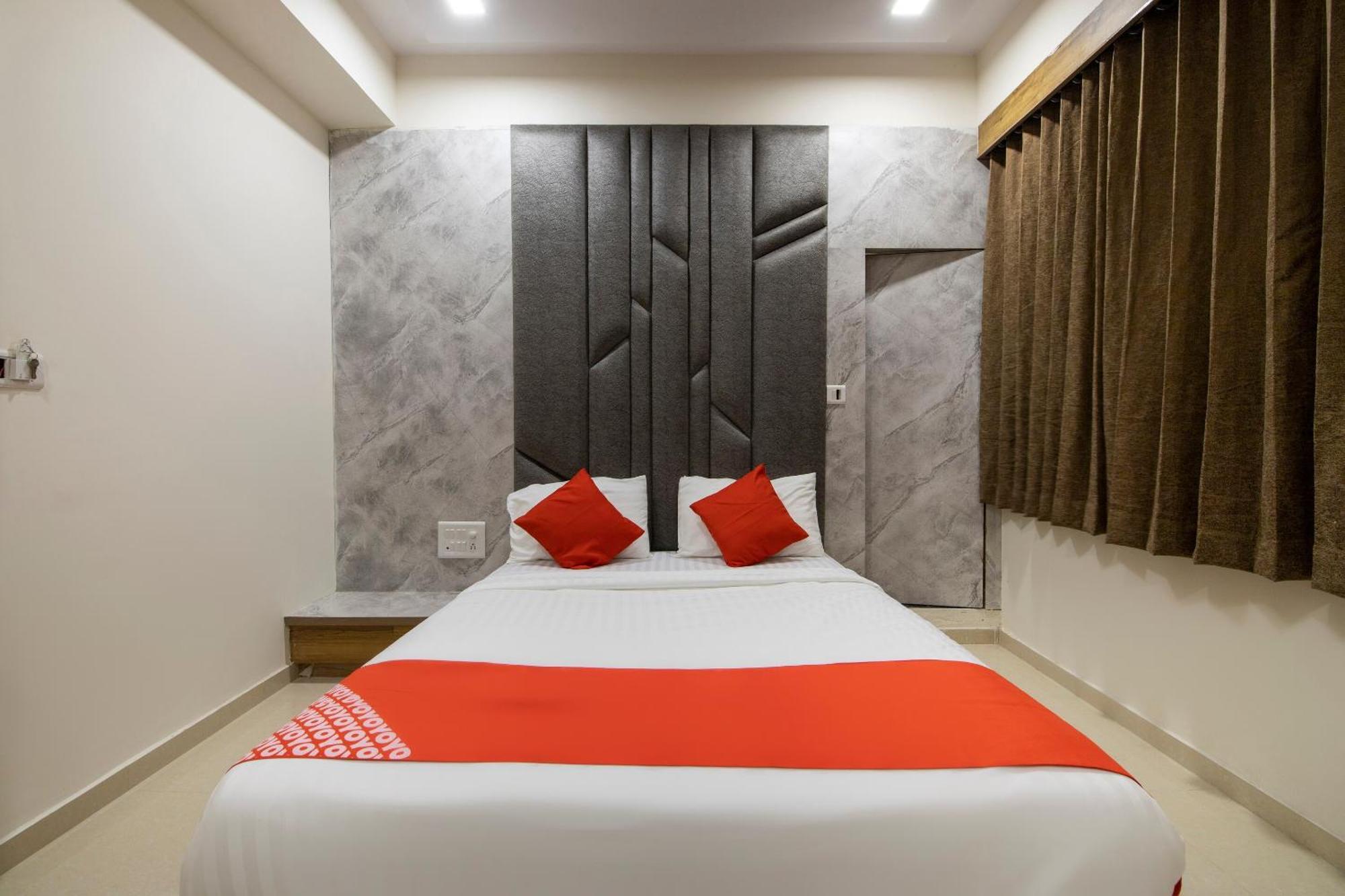 Hotel O Bhavya Ahmedabad
