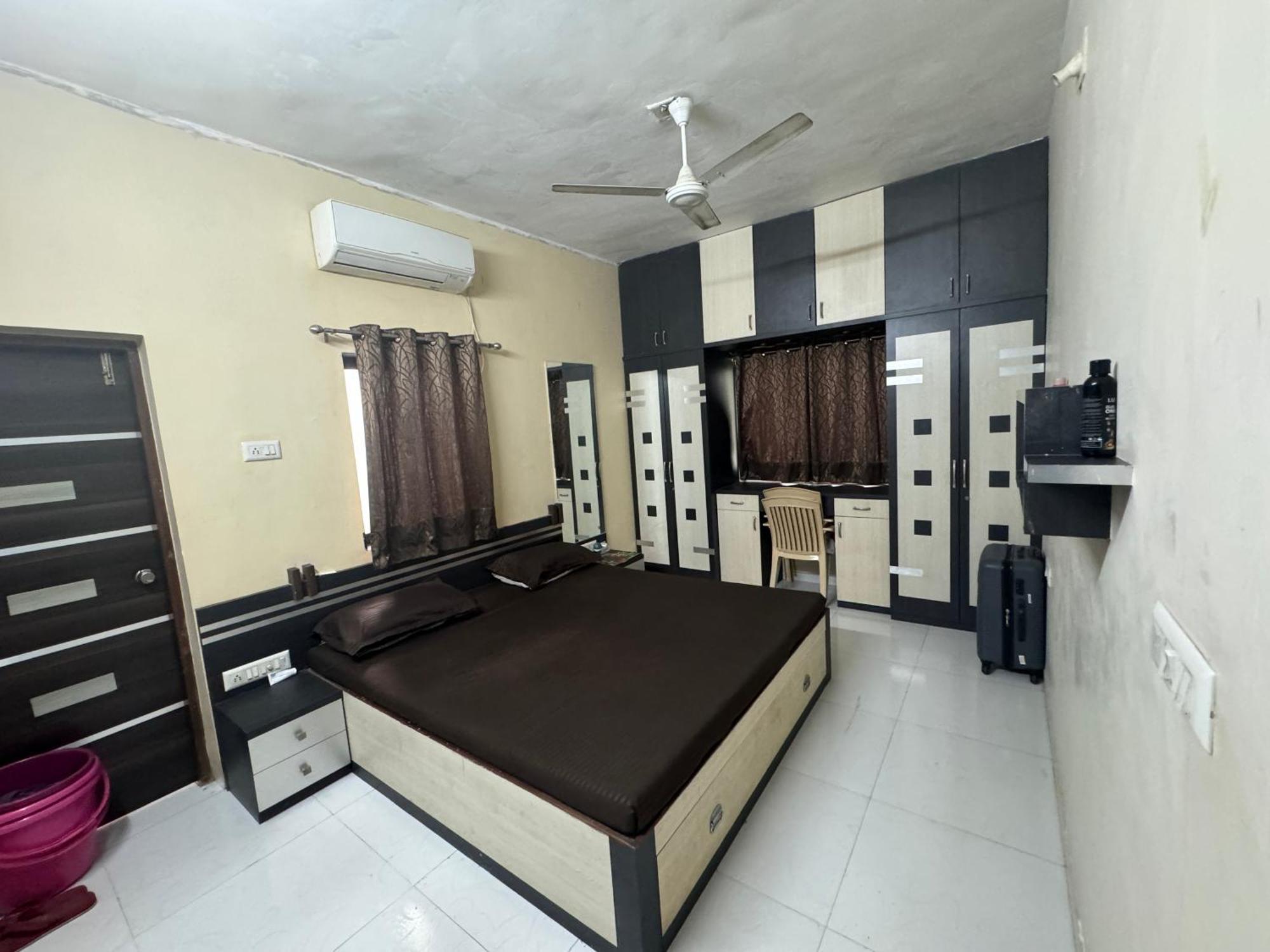 Apartment Nila Apartments, Thaltej Metro Station,