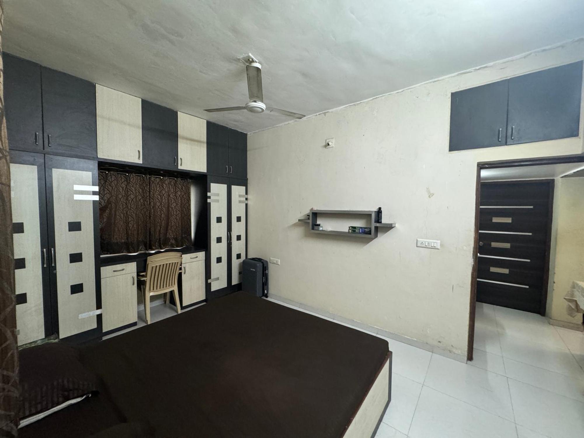 Apartment Nila Apartments, Thaltej Metro Station, *