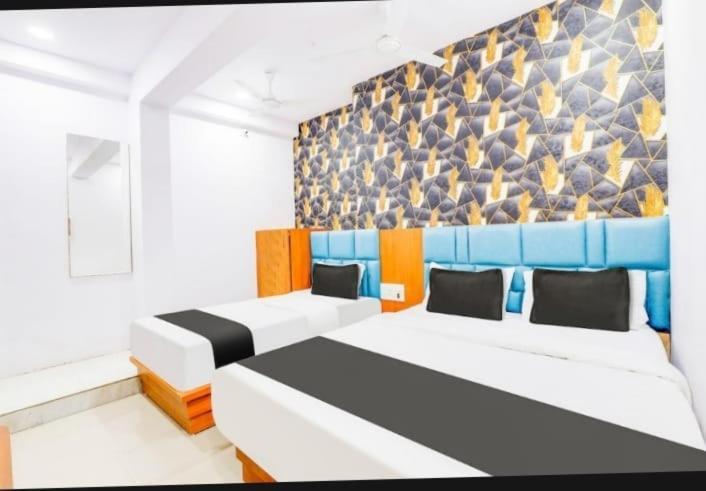 Neelkanth Palace Hotel 3*