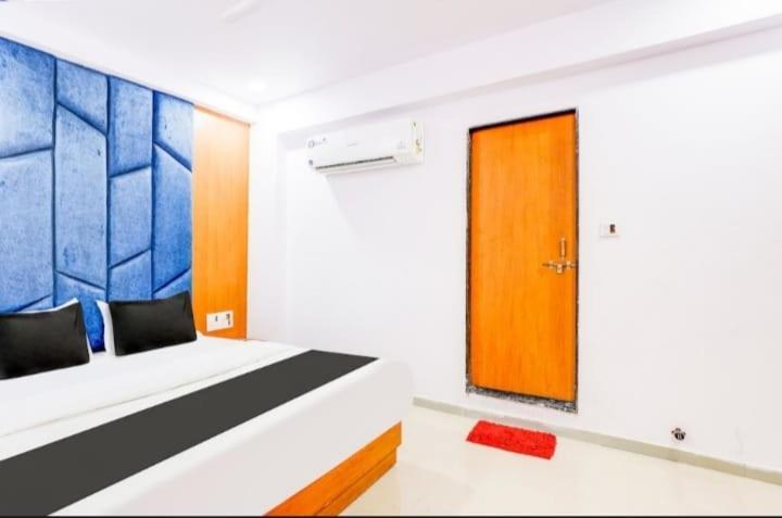 Neelkanth Palace Hotel 3*
