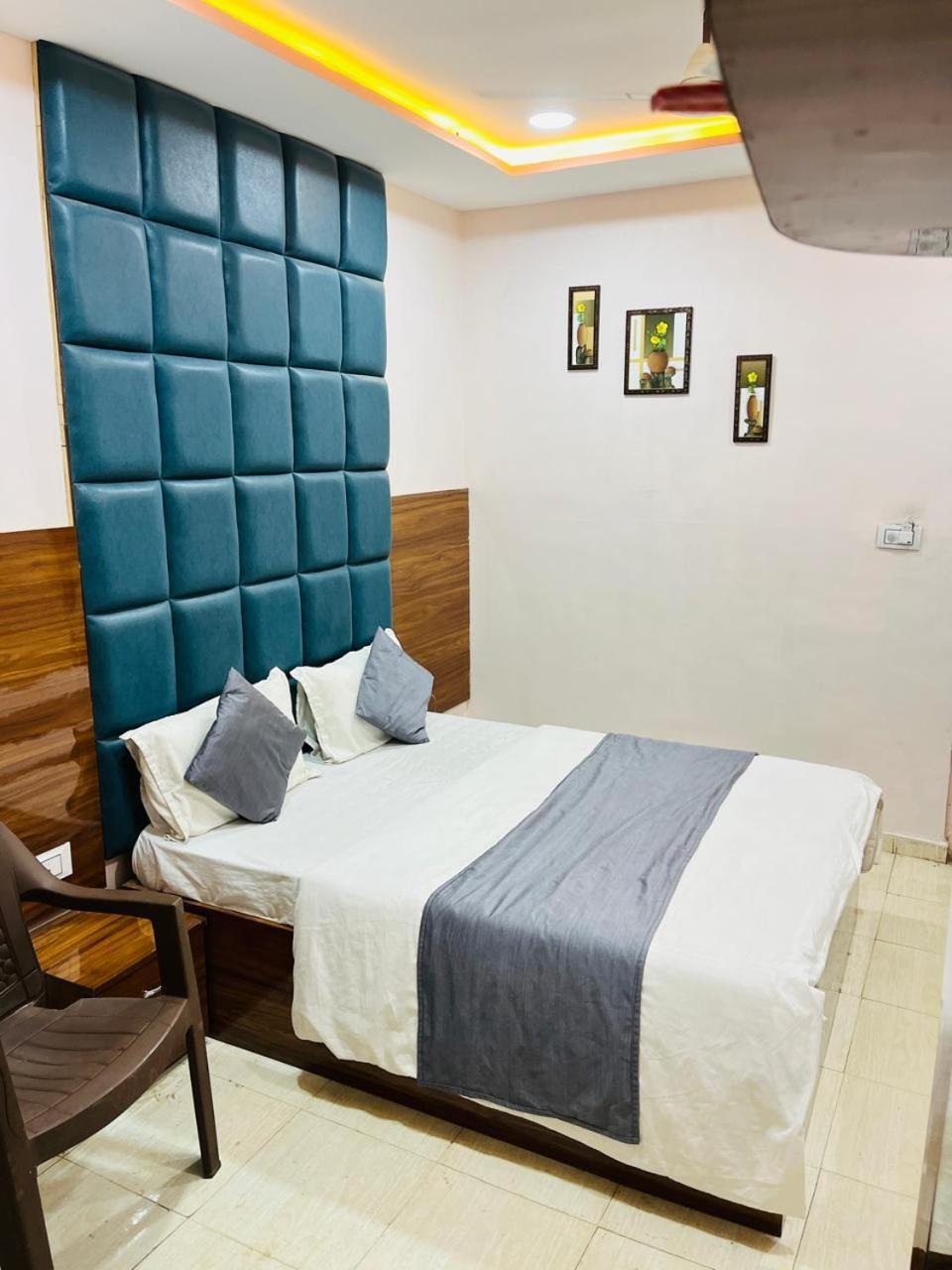 Sargam Capsule hotel