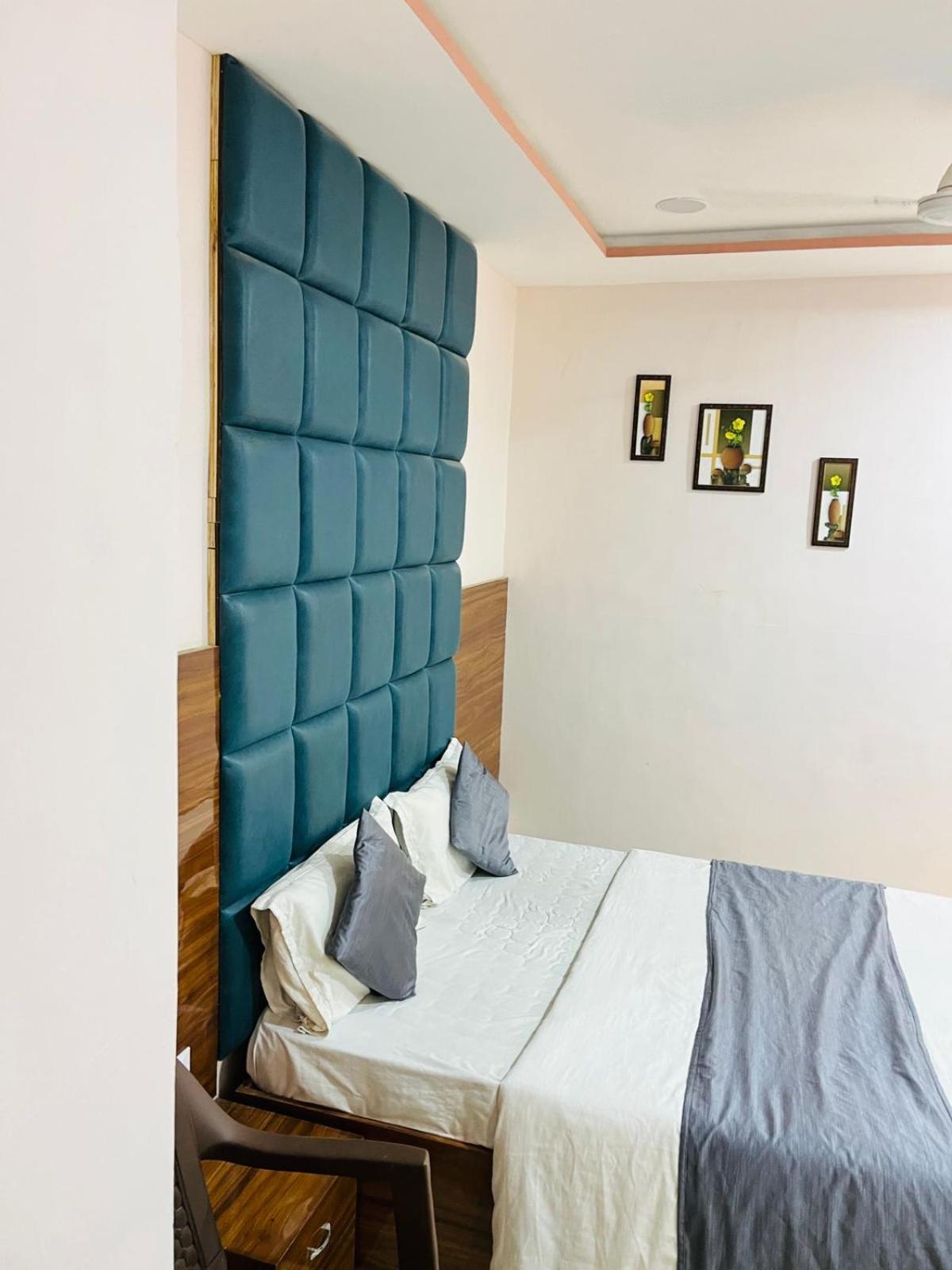 Sargam Capsule hotel