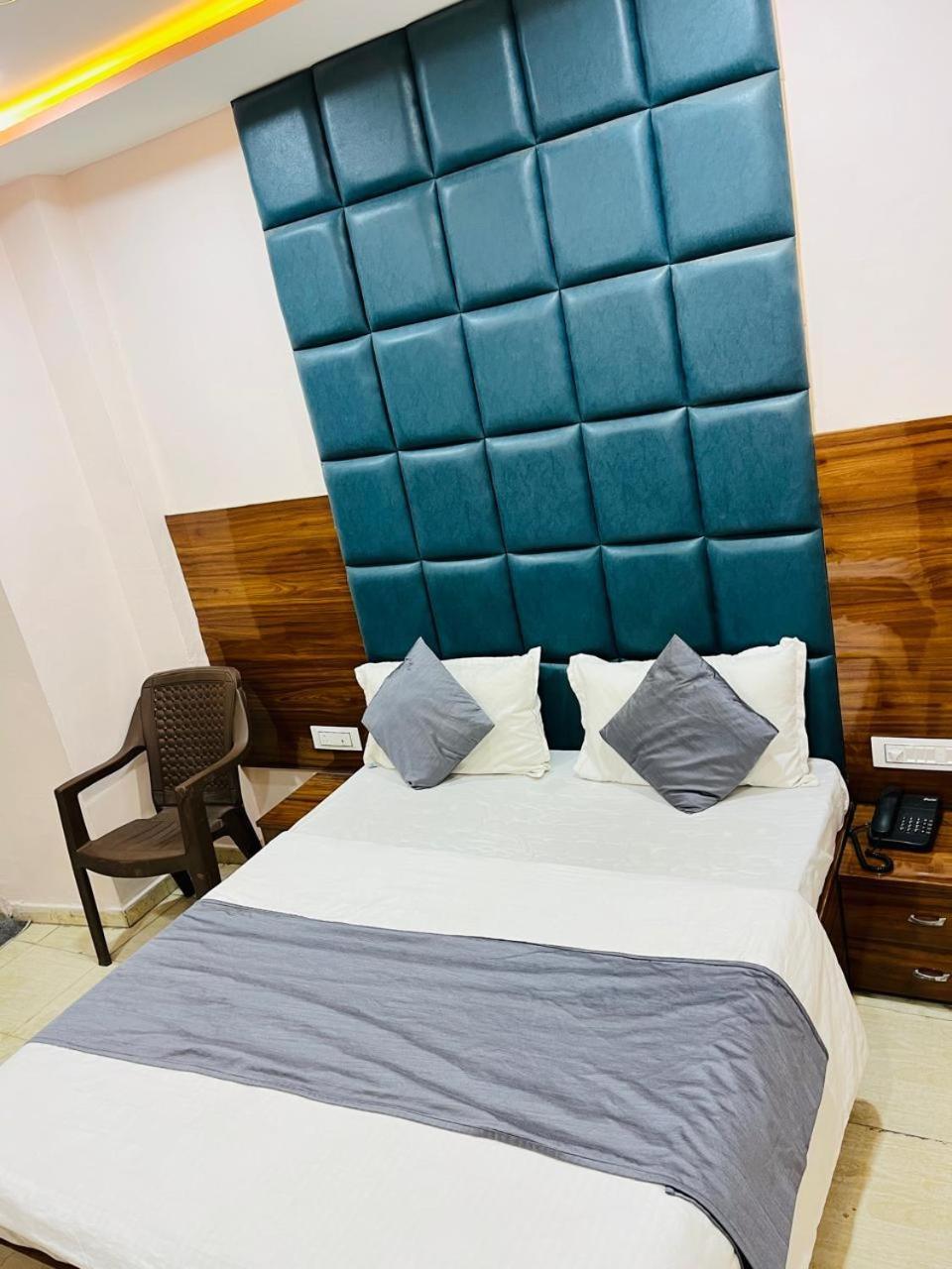 Sargam Capsule hotel Ahmedabad