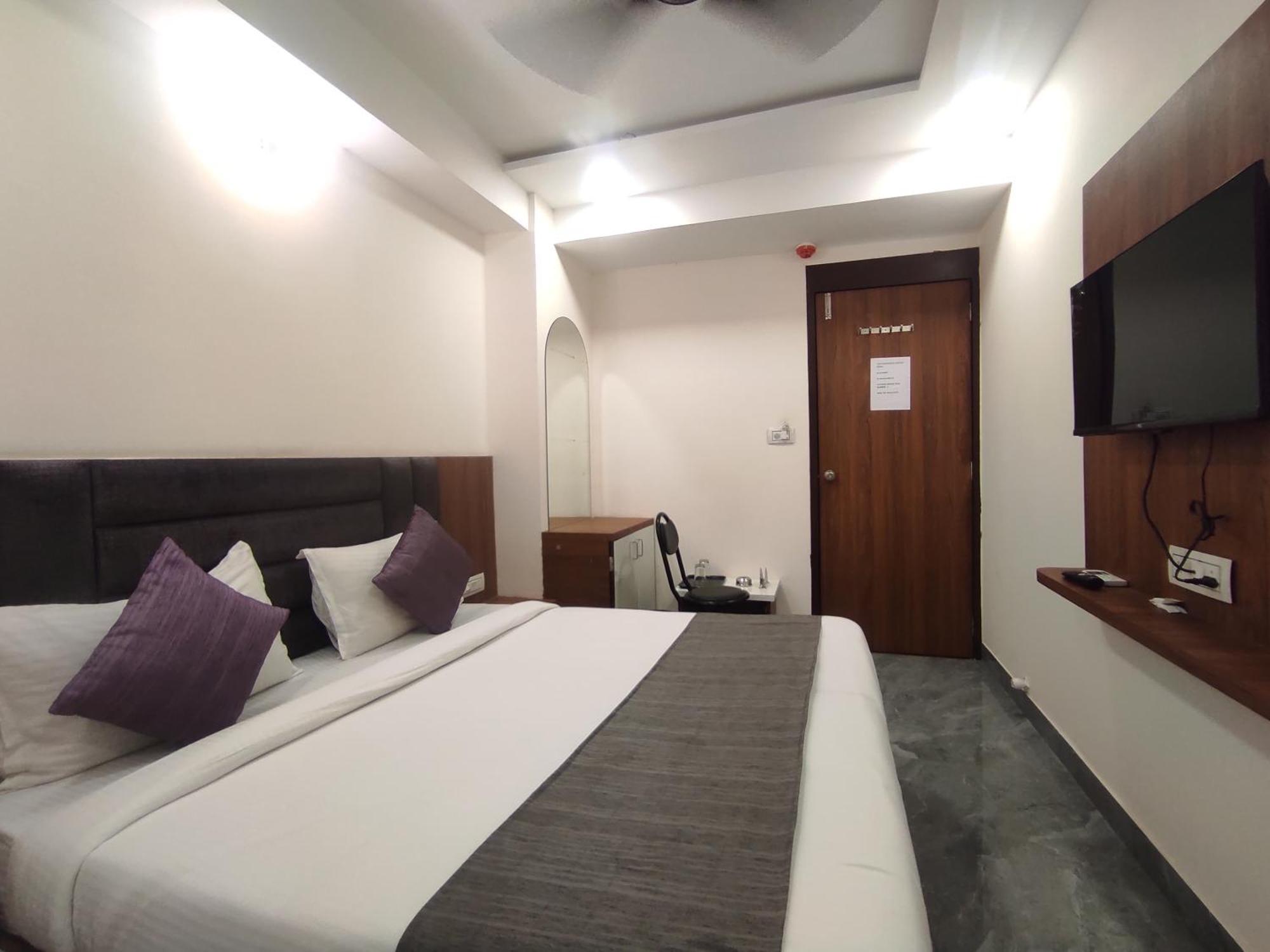 Earth Inn, Subhash Bridge, Ahmedabad