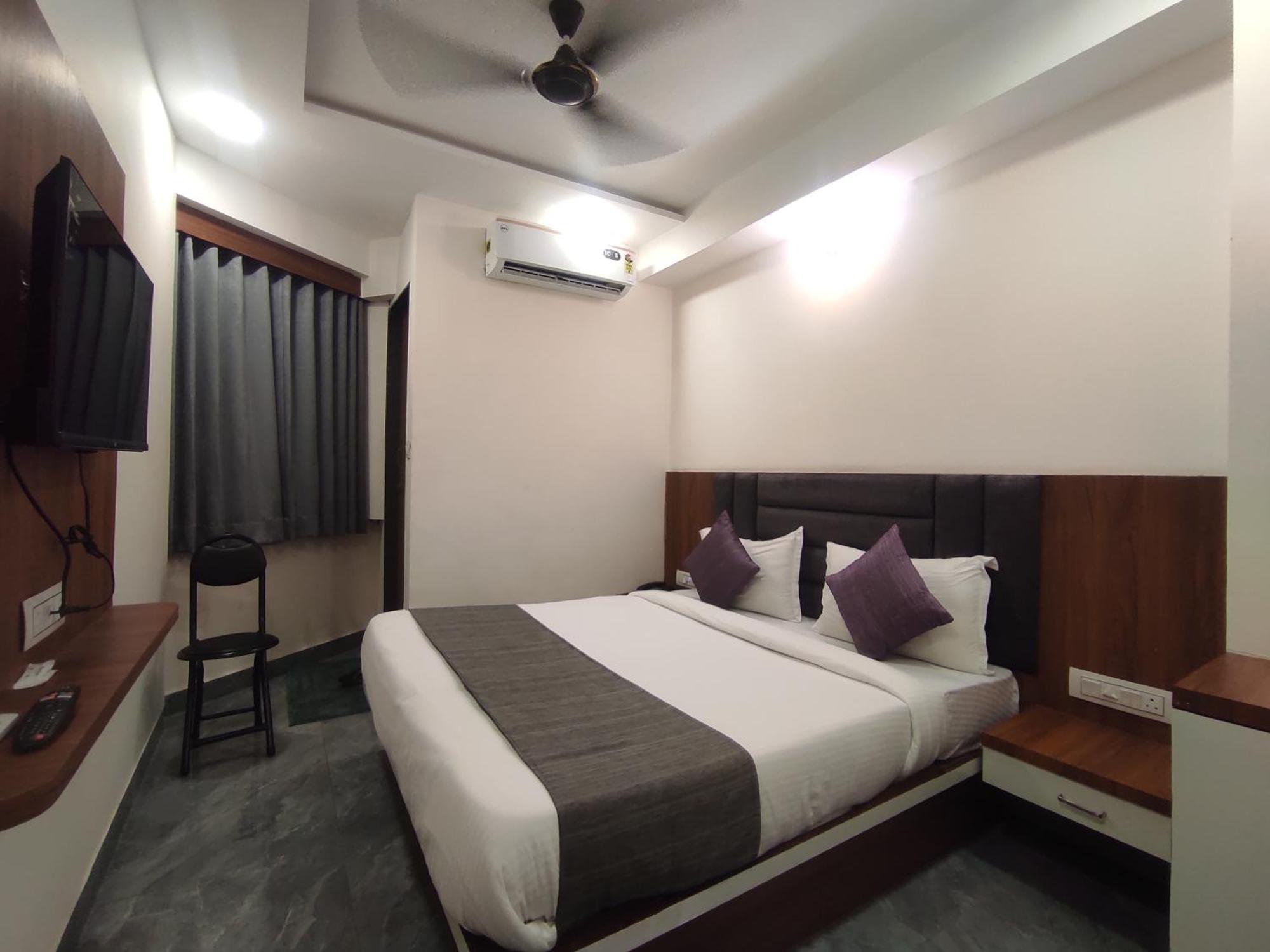 Earth Inn, Subhash Bridge, Hotel