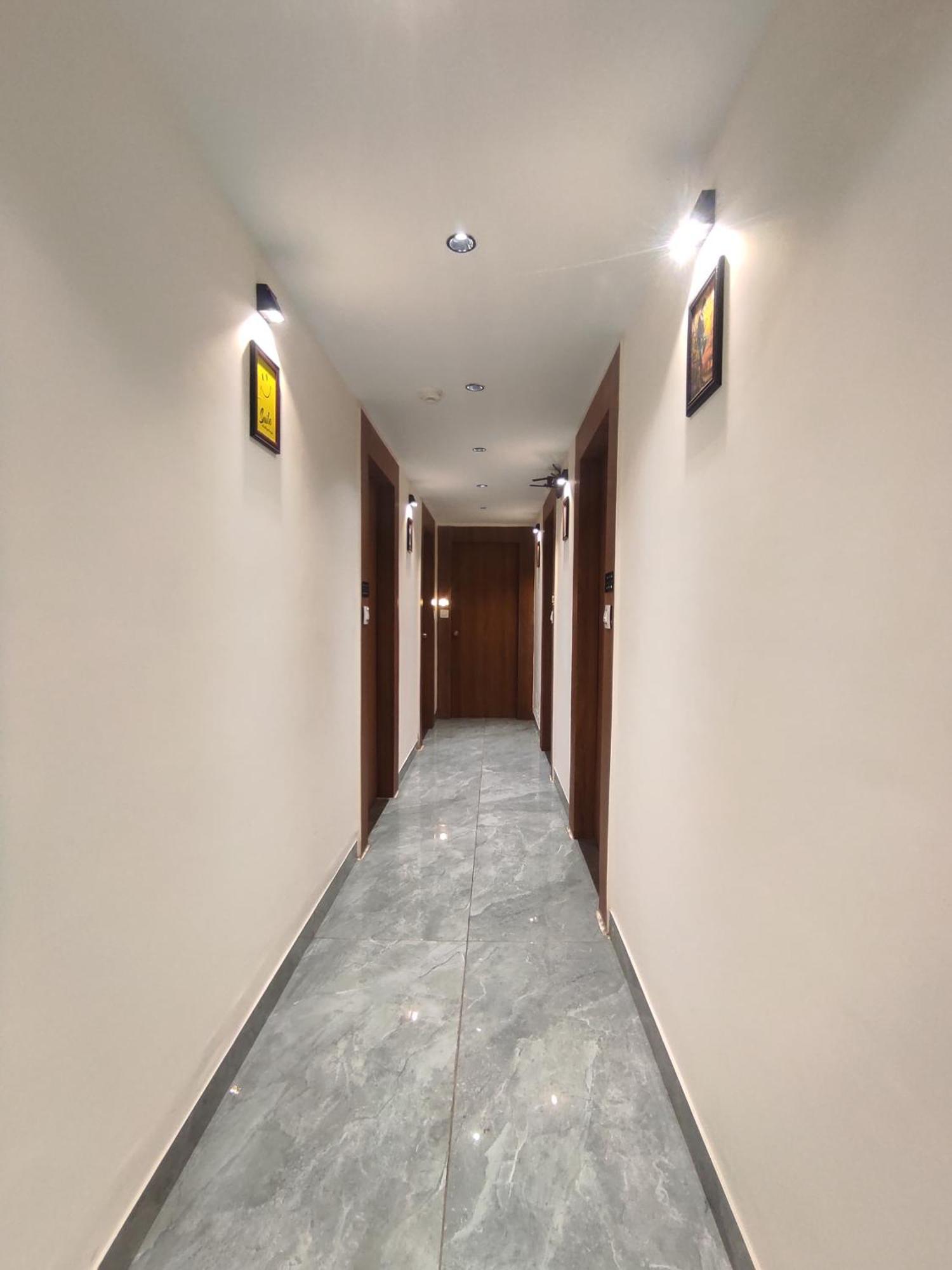 Hotel Earth Inn, Subhash Bridge, 3*