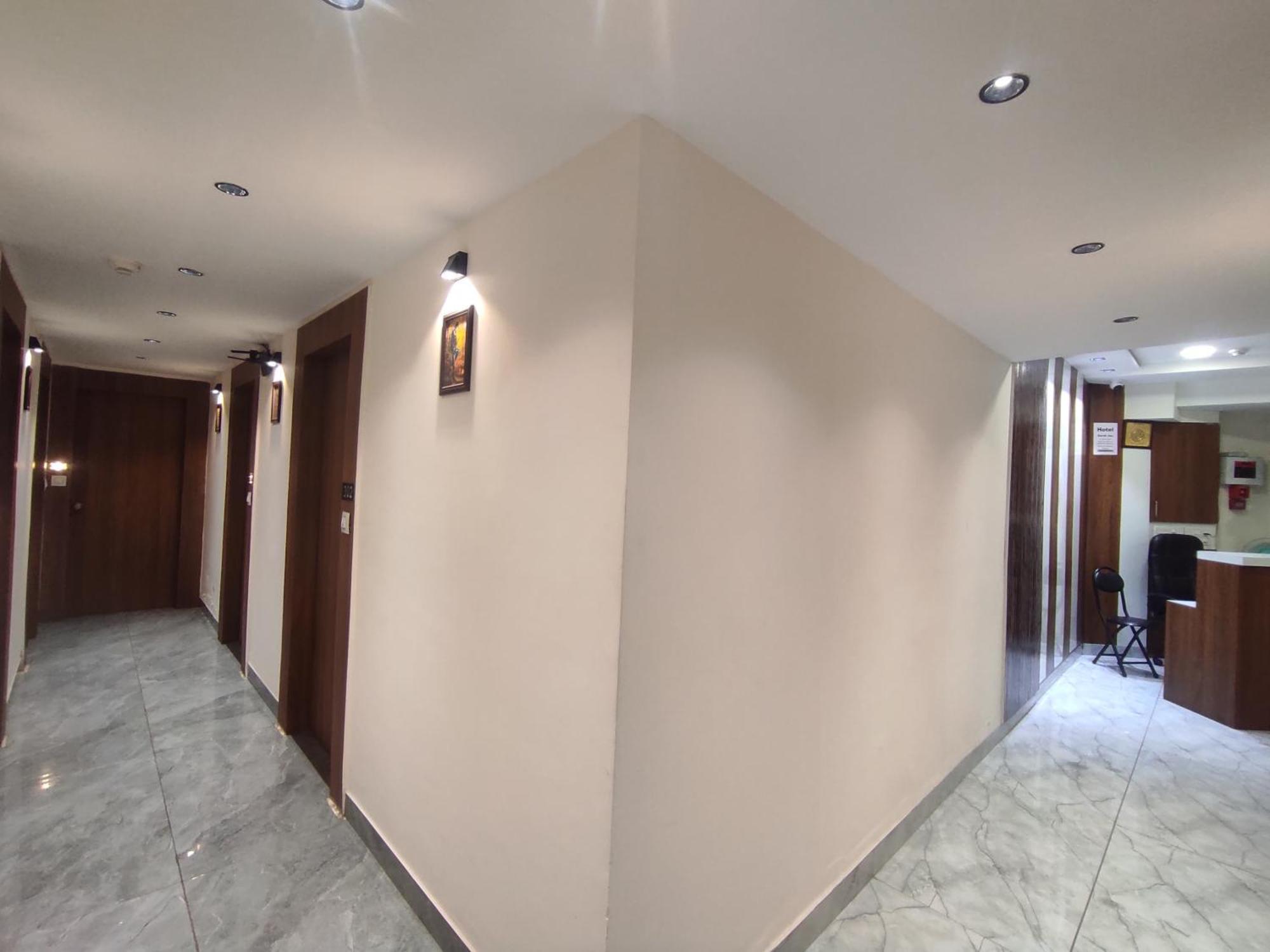 Earth Inn, Subhash Bridge, Hotel