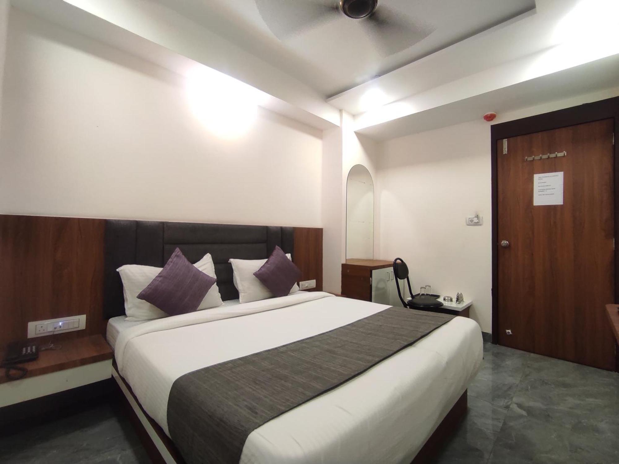 Hotel Earth Inn, Subhash Bridge, Ahmedabad