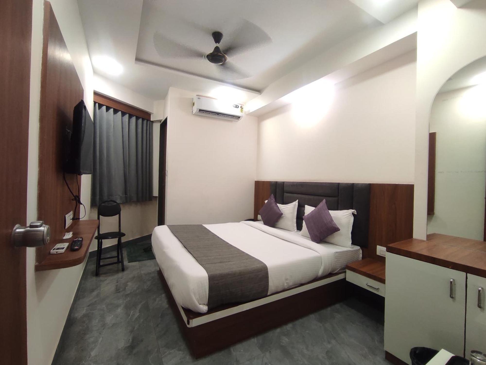 Earth Inn, Subhash Bridge, Ahmedabad