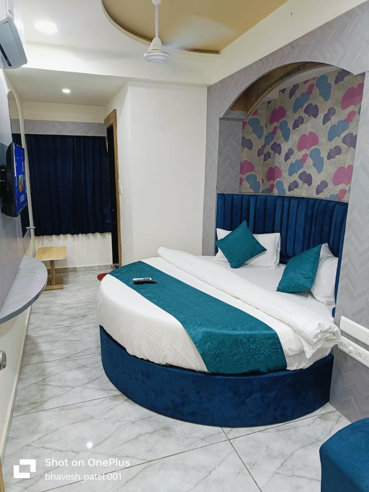 Hotel Alpine Ahmedabad