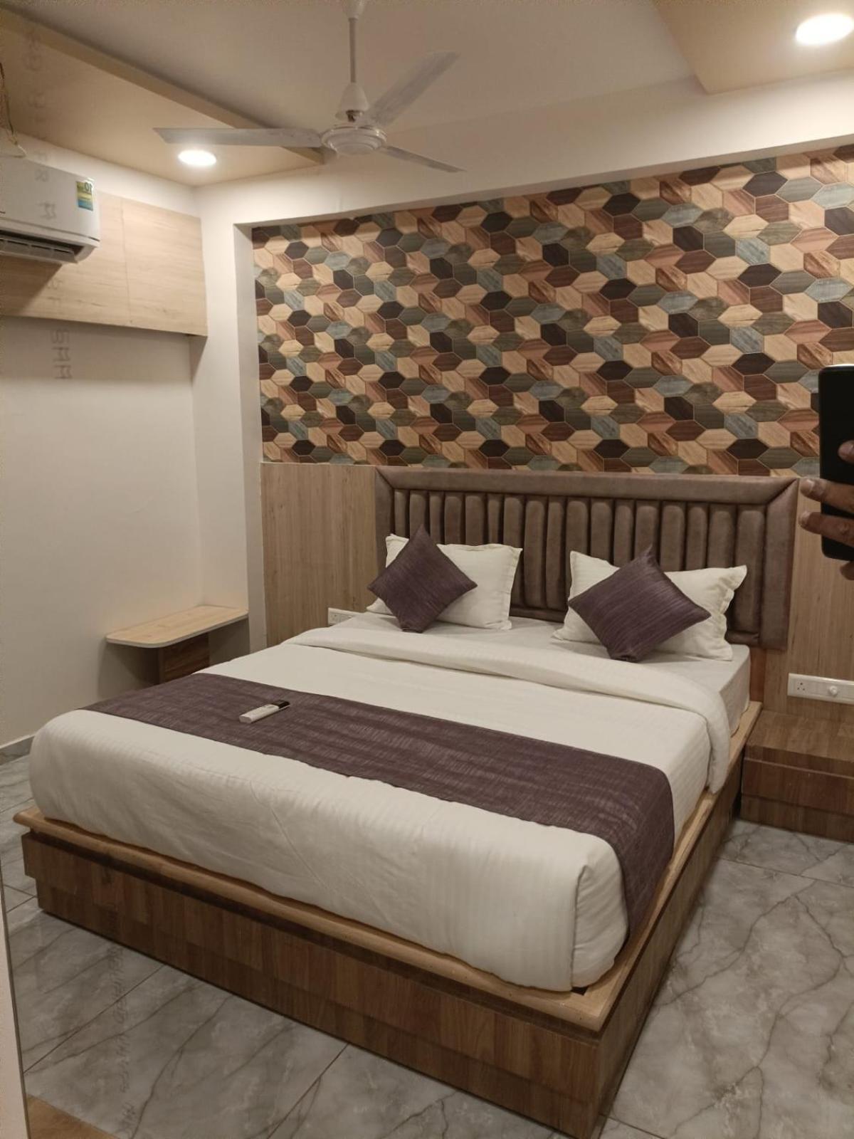 Hotel Alpine Ahmedabad