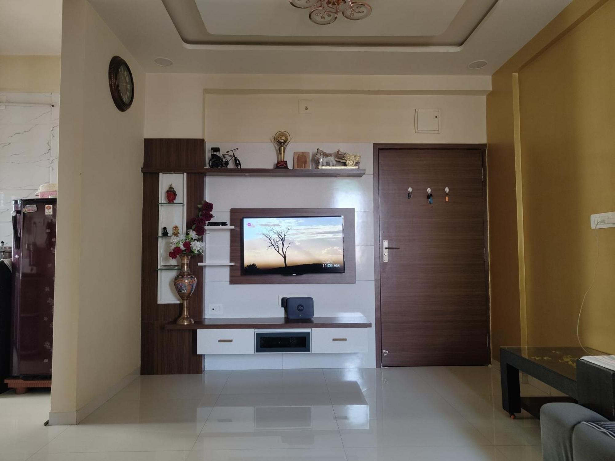 2bhk Flat, Near Stadium, Coldplay Apartment