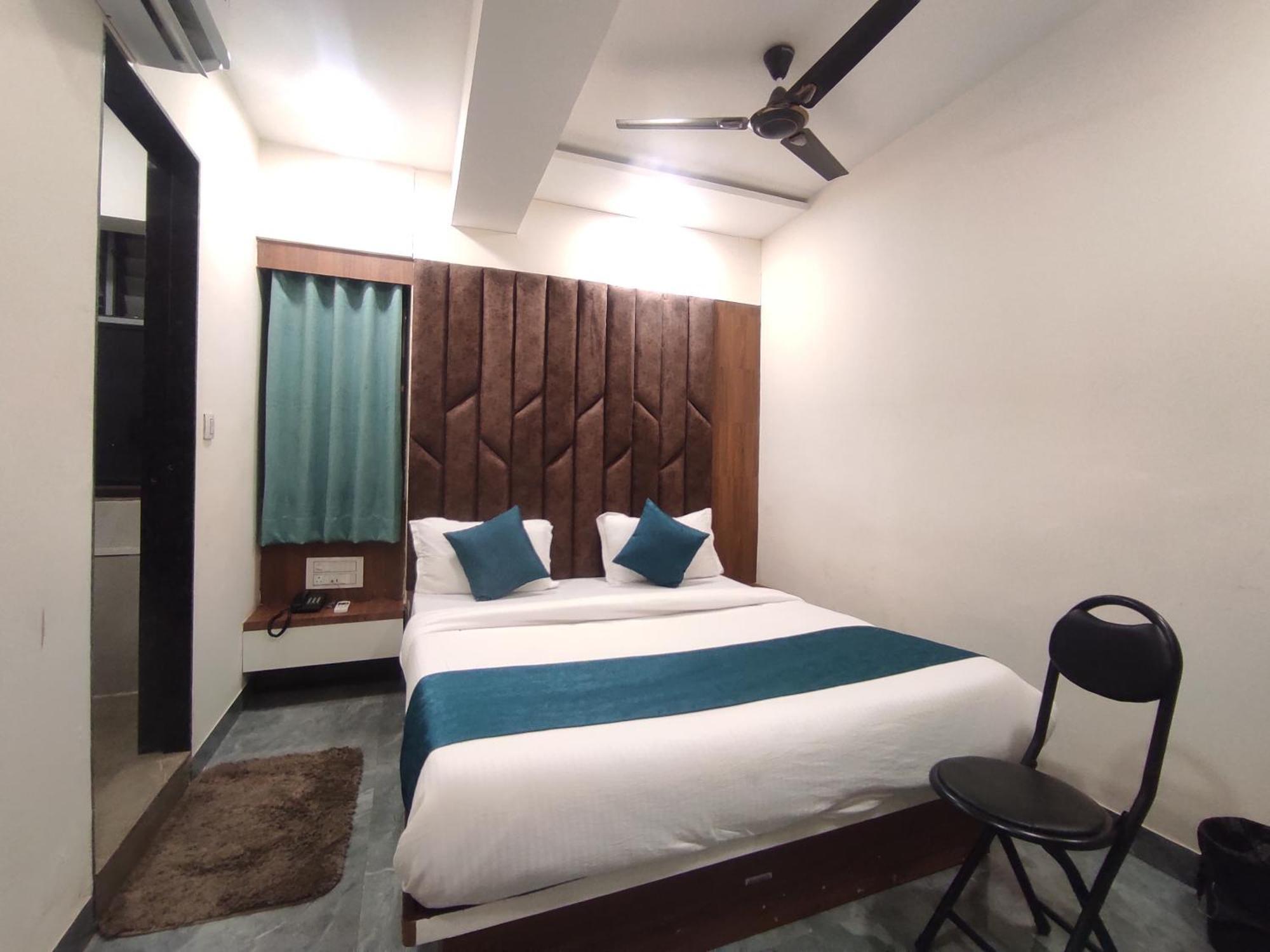 Earth Inn, Subhash Bridge, Hotel