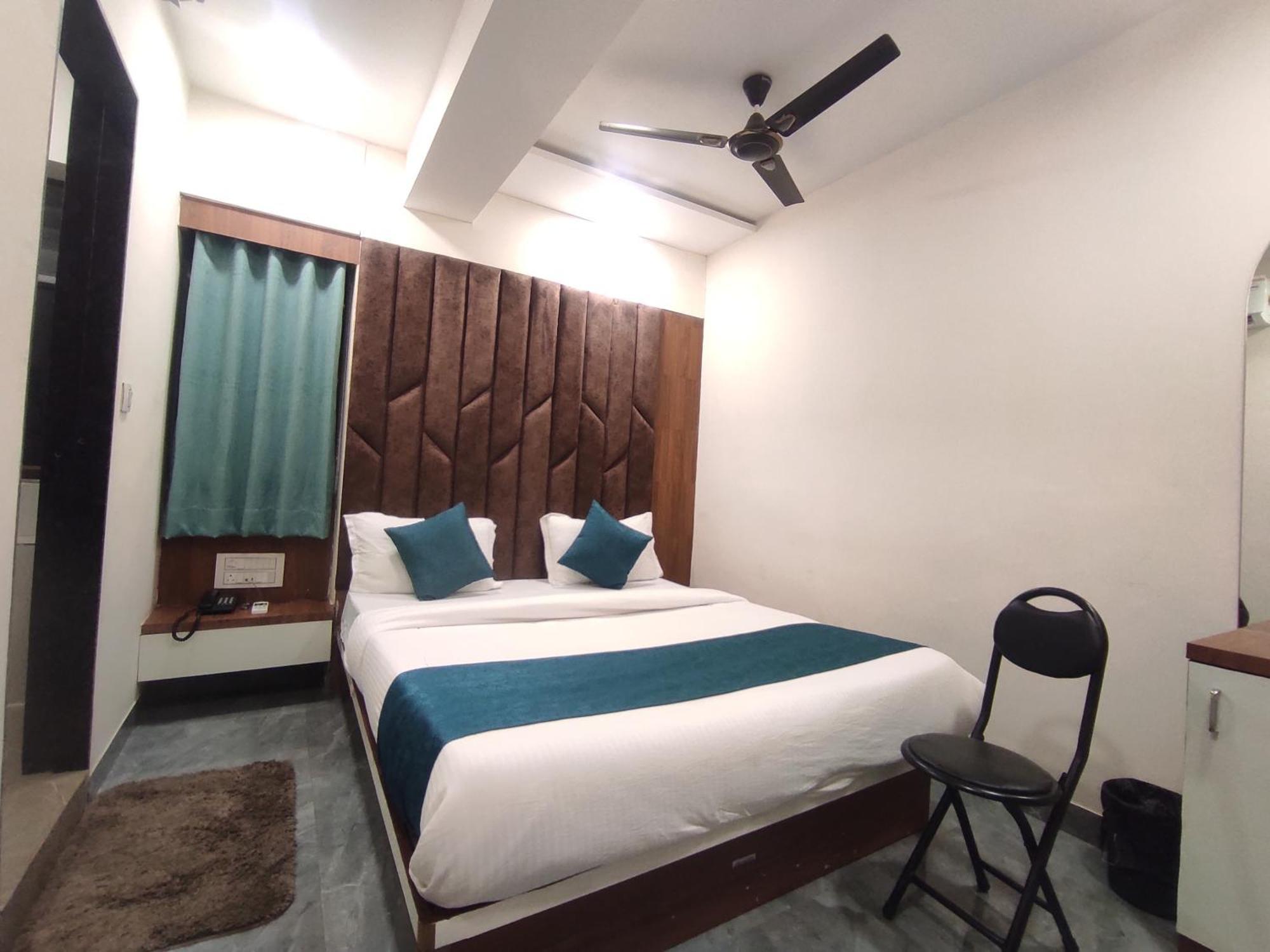 Hotel Earth Inn, Subhash Bridge,