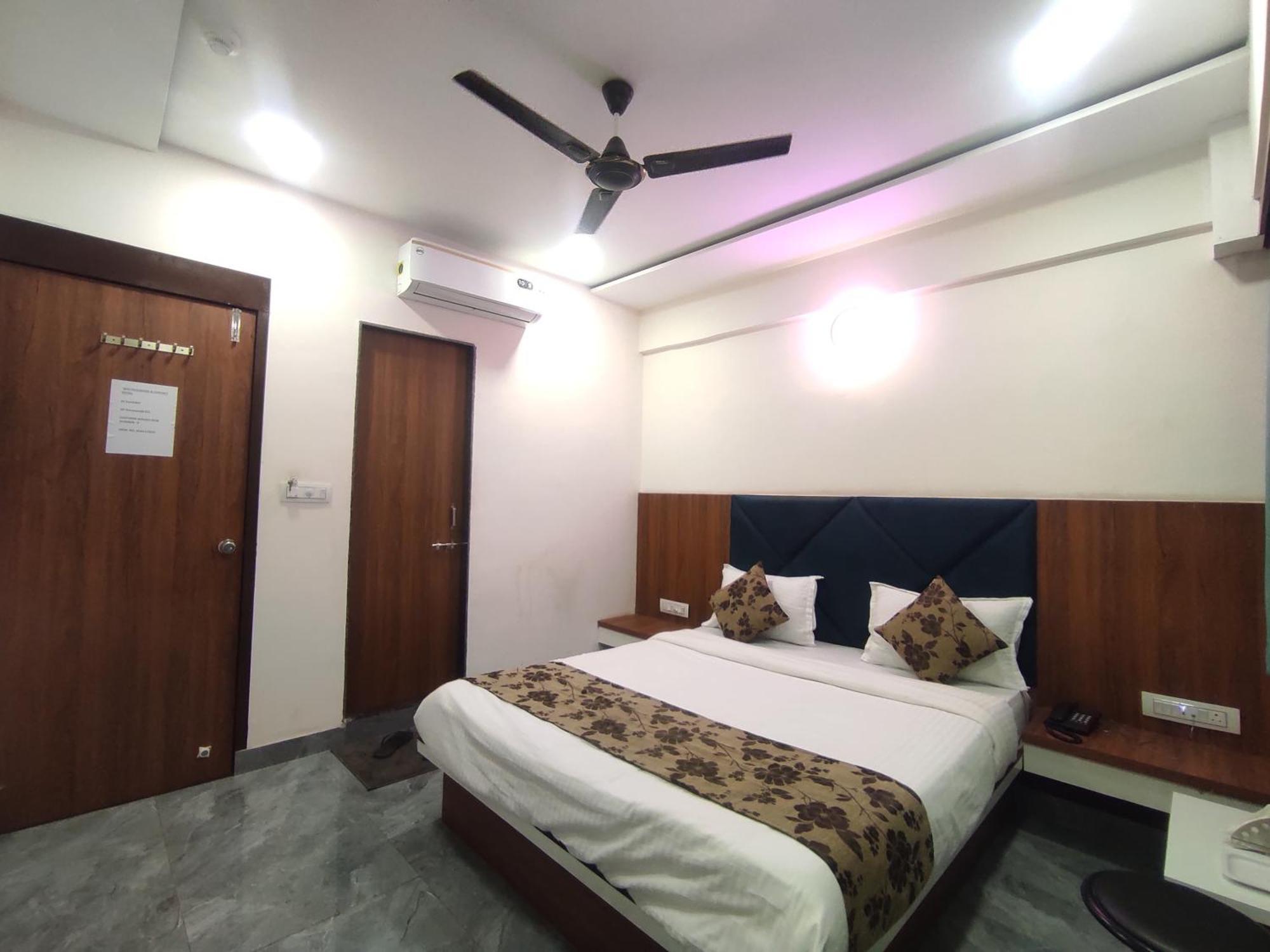 Earth Inn, Subhash Bridge, Ahmedabad
