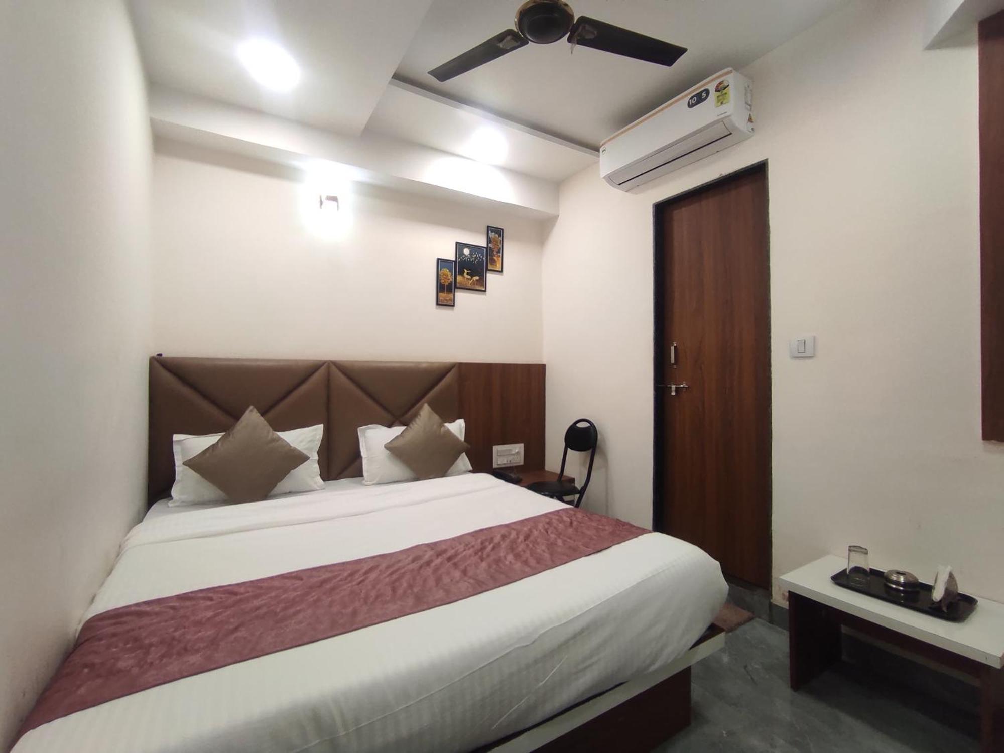 Earth Inn, Subhash Bridge, Ahmedabad