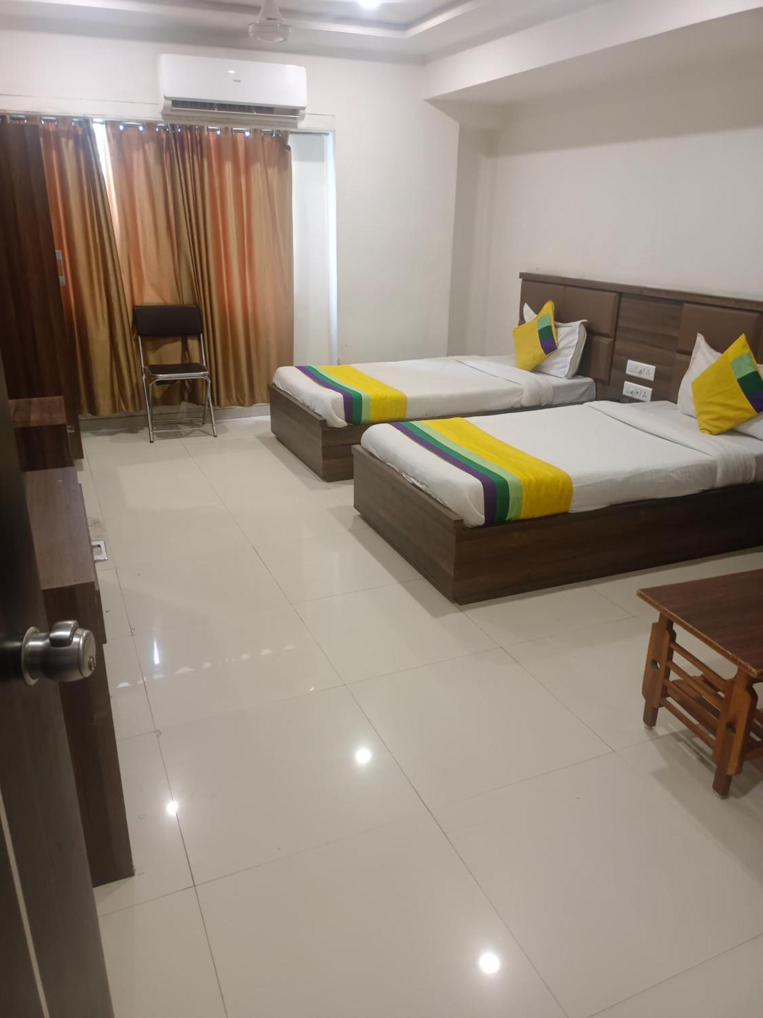 R R 3* Ahmedabad