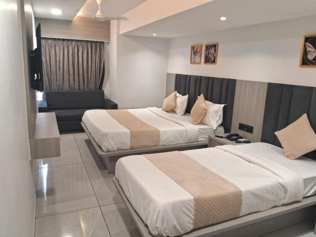 Hotel R R Ahmedabad