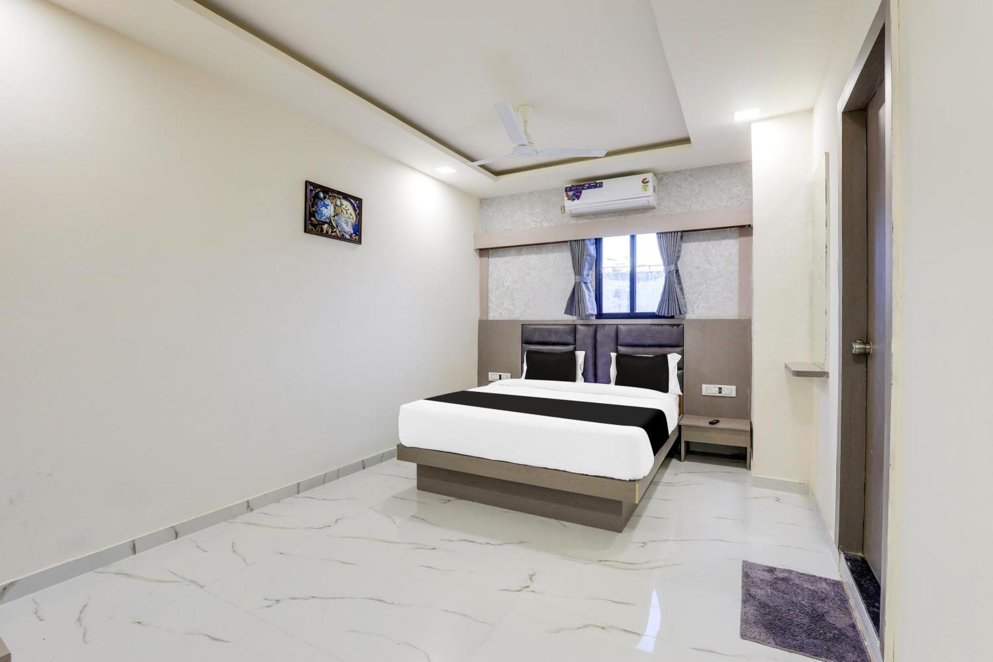 Hotel O Neek Palace 3*