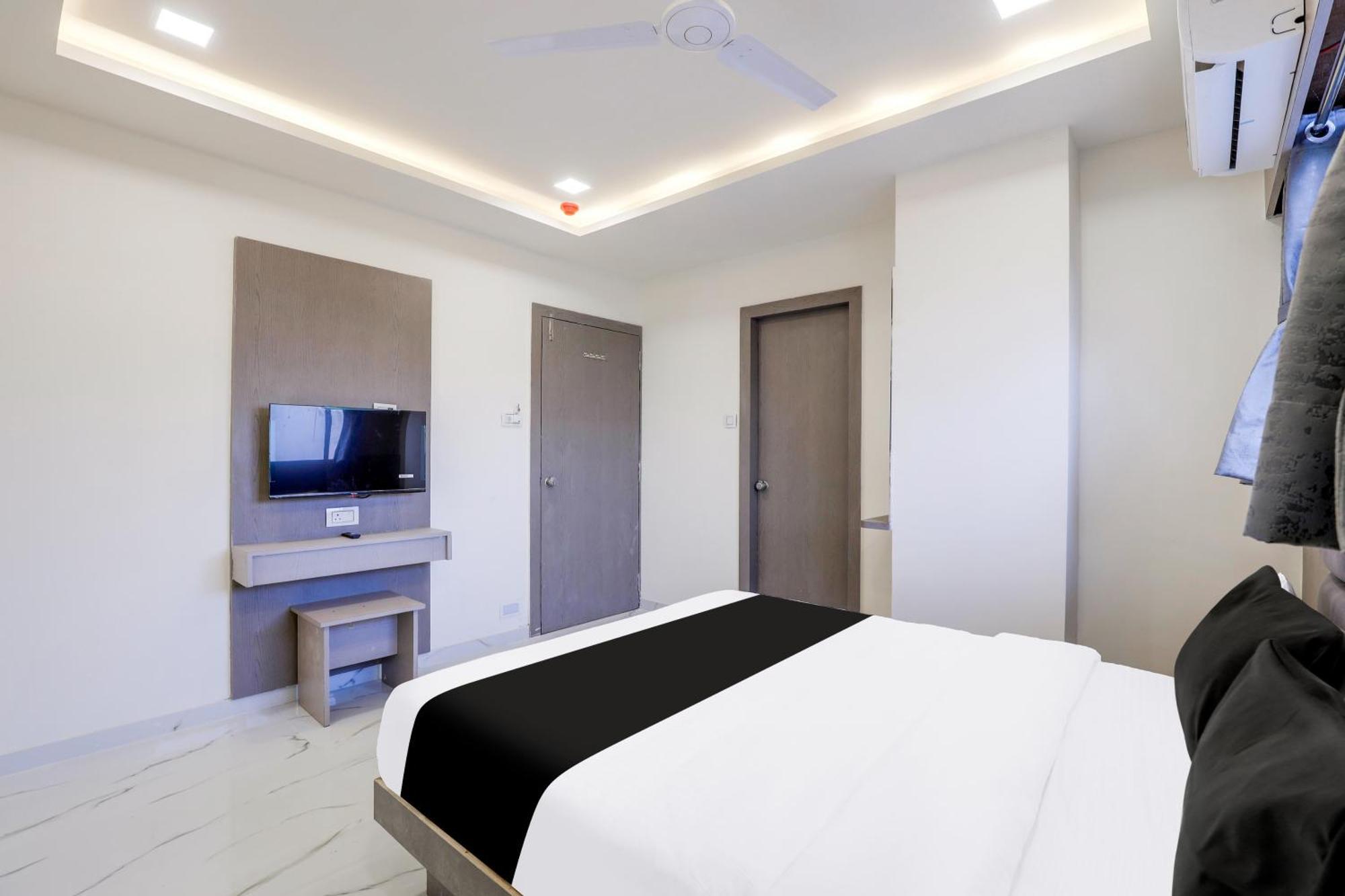 Hotel O Neek Palace Ahmedabad
