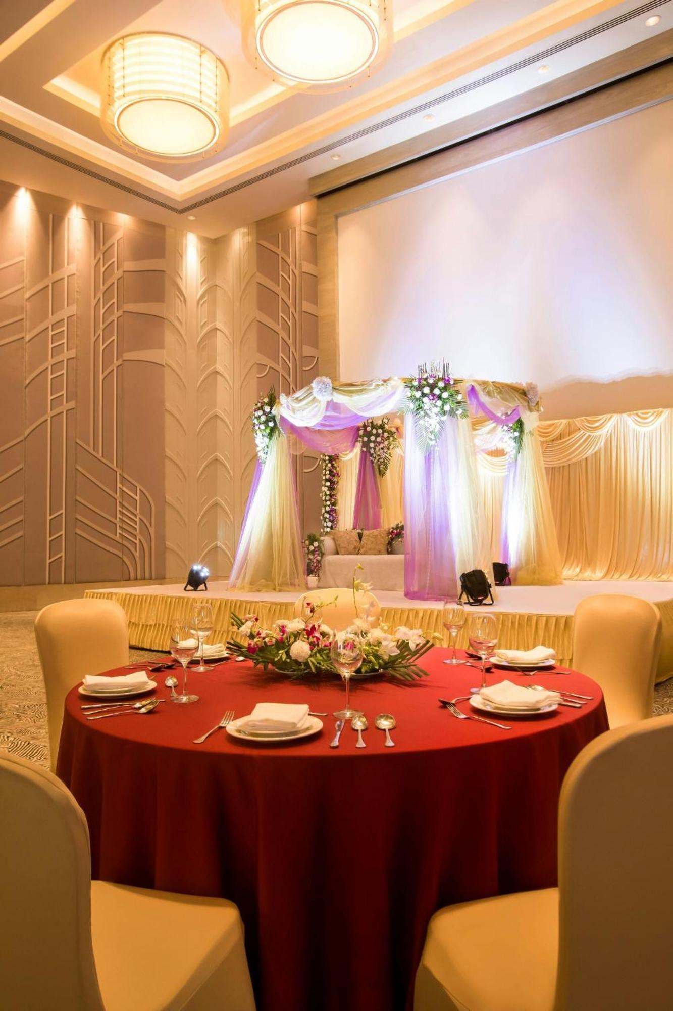 Courtyard By Marriott Hotel
