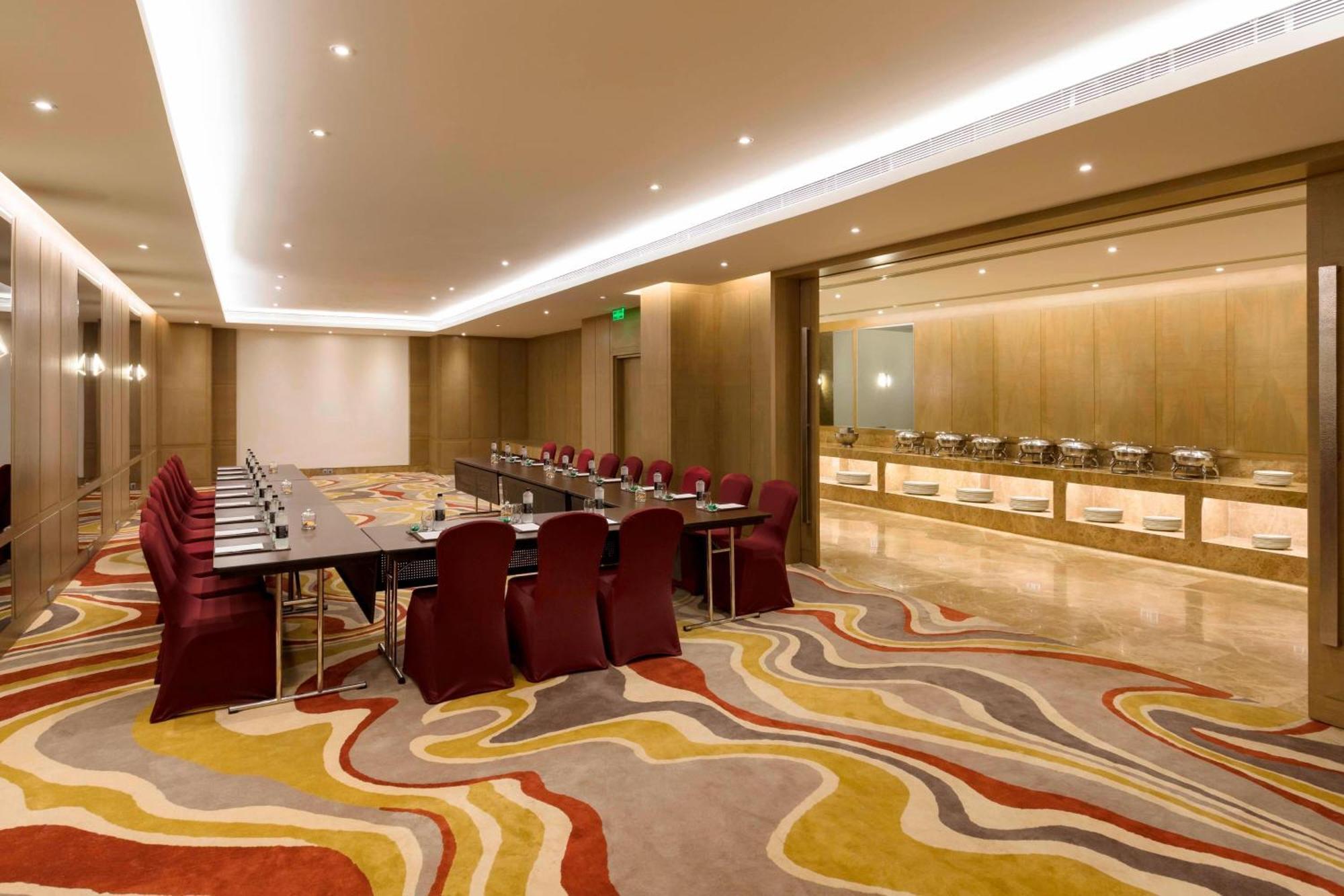 Courtyard By Marriott Hotel