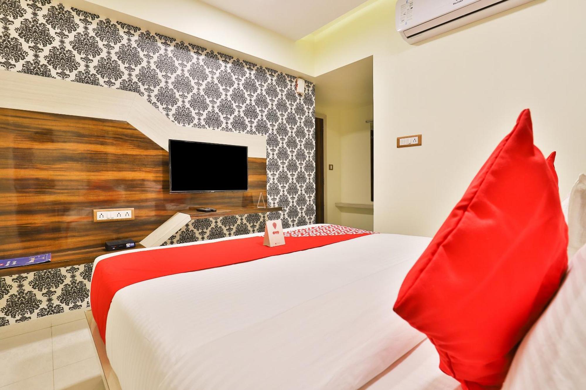 O Red Apple Hotel 3*